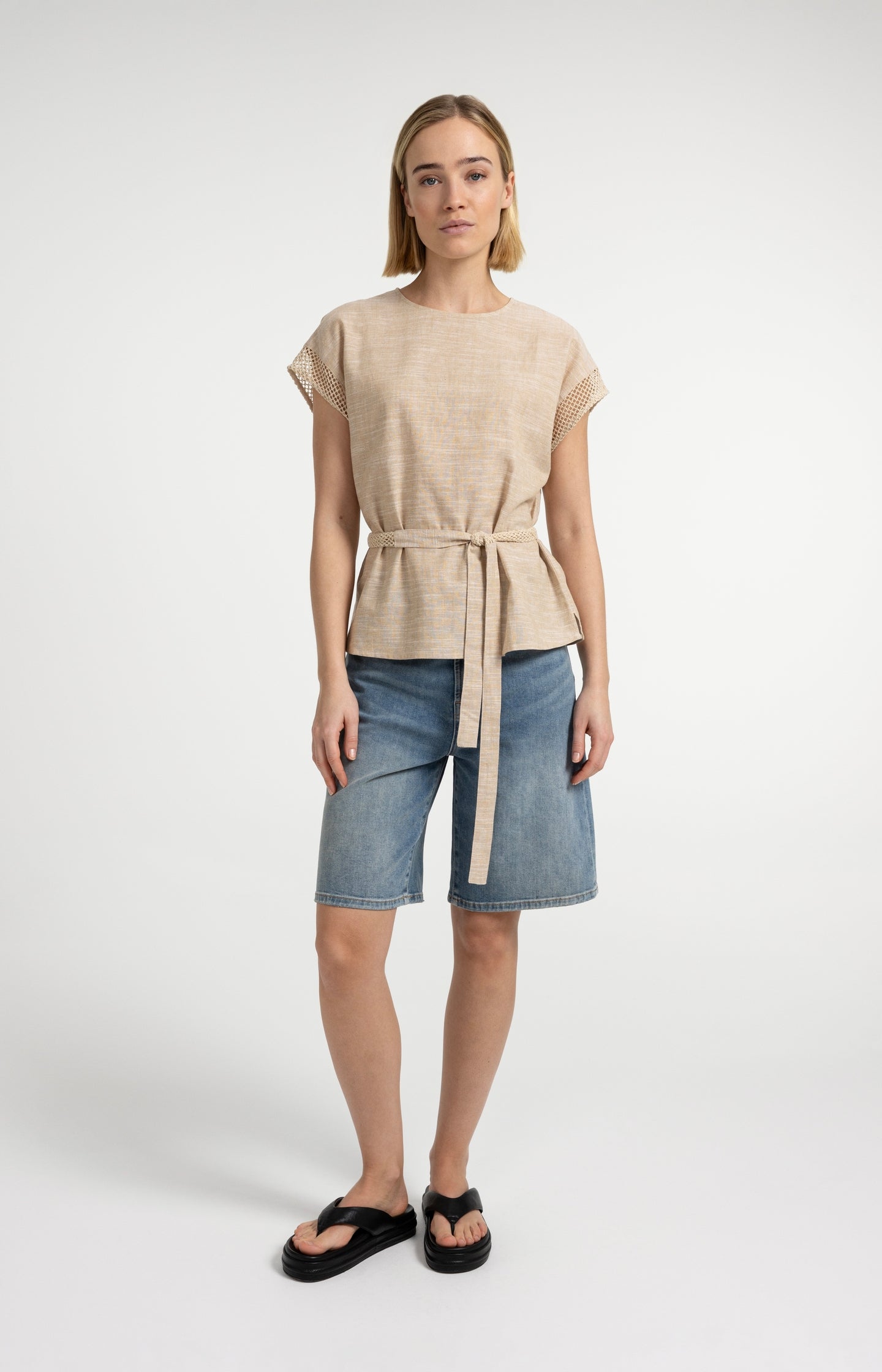 Short sleeve top with crochet details