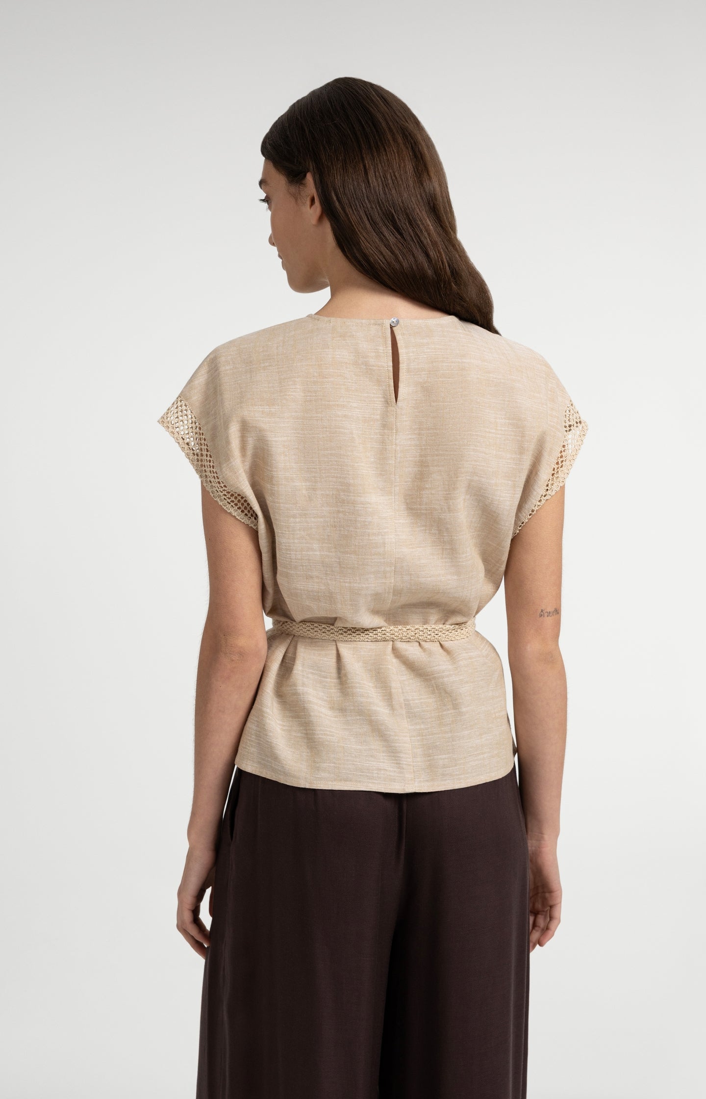 Short sleeve top with crochet details