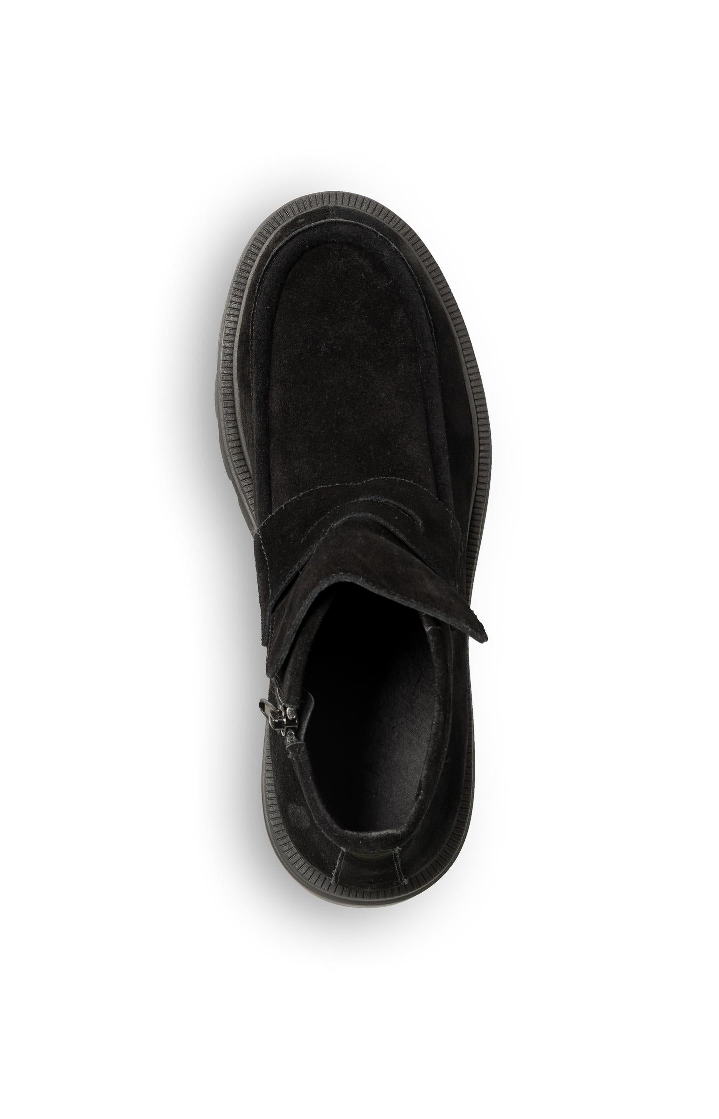 Short suede boot