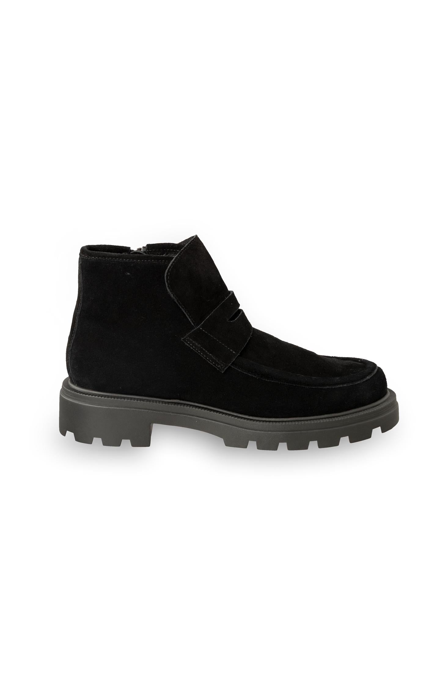 Short suede boot