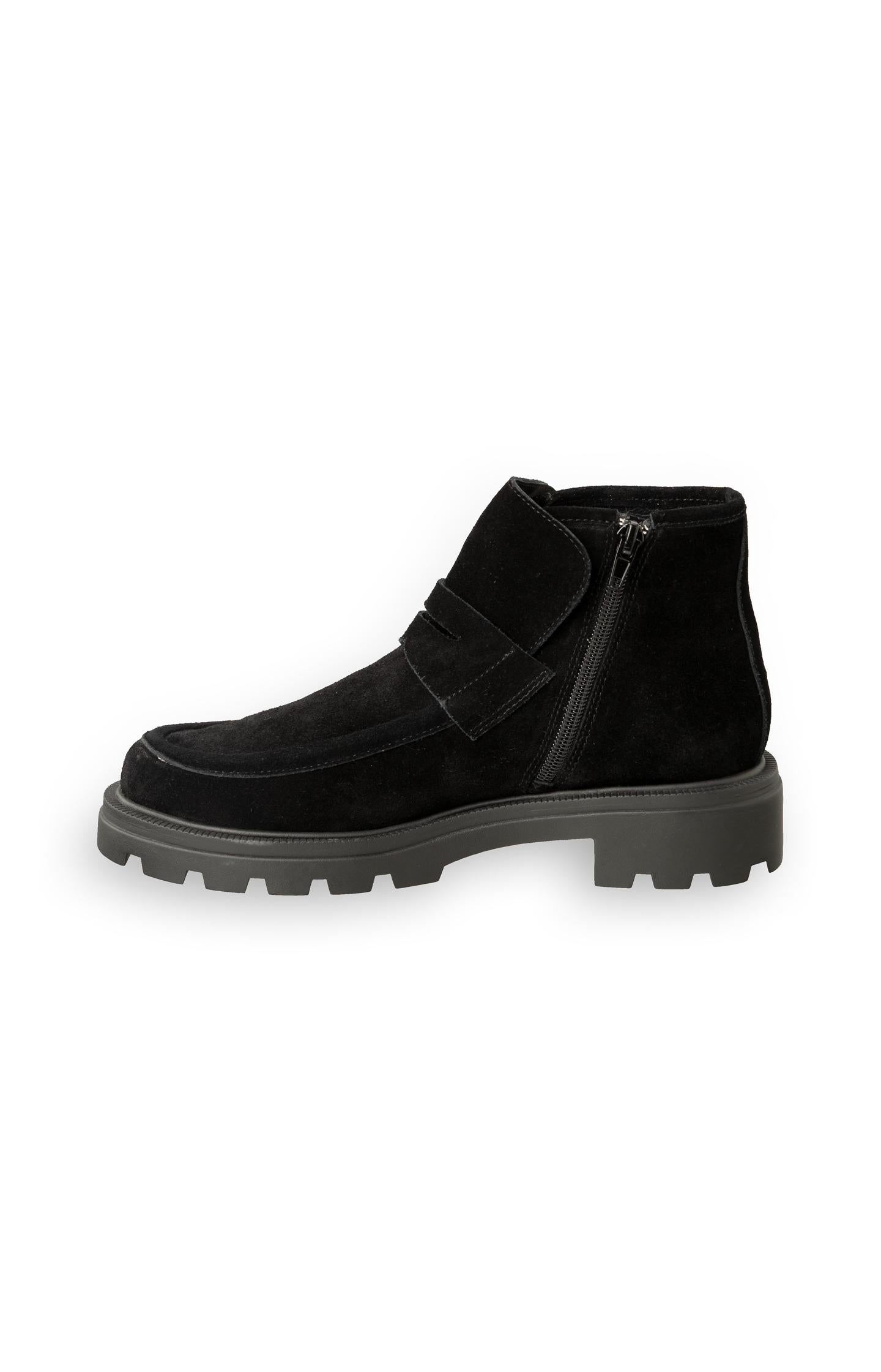 Short suede boot
