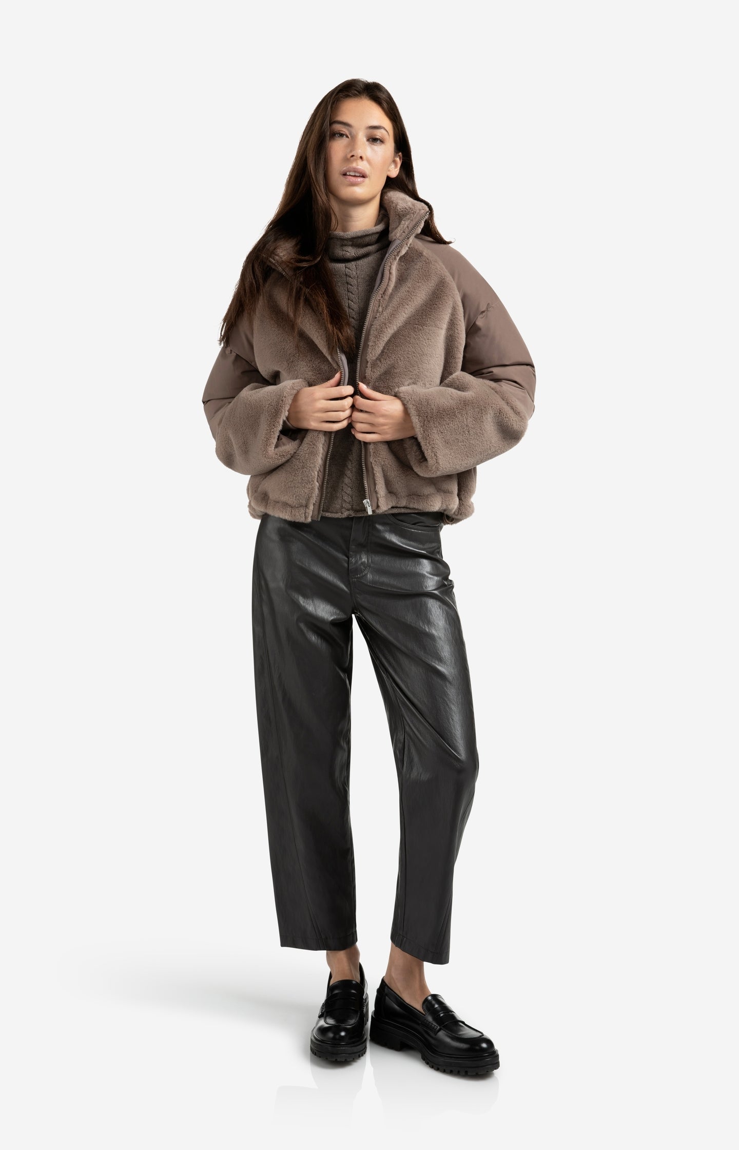Short teddy jacket with padded sleeves - Type: lookbook