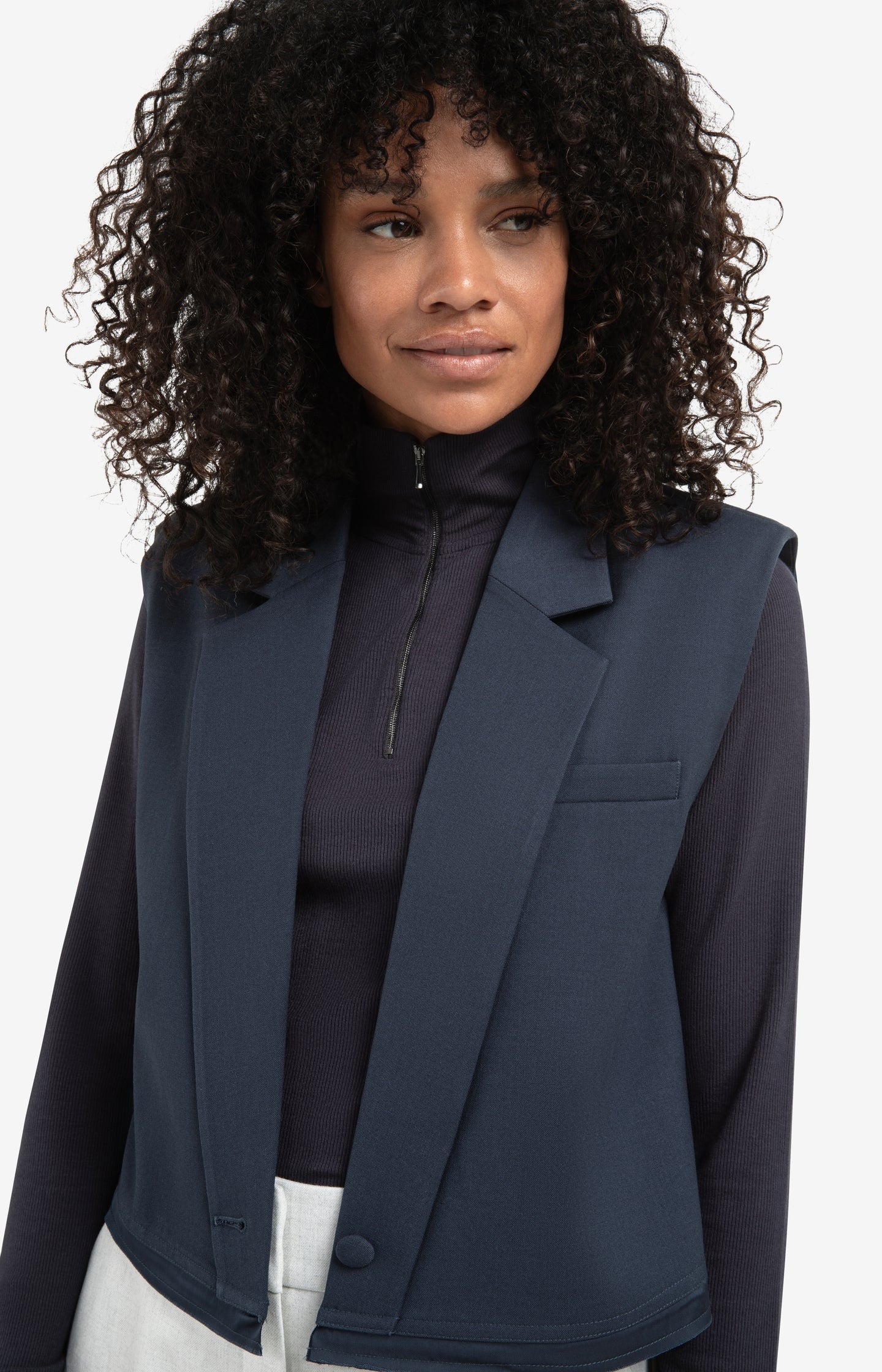Short teddy jacket with padded sleeves