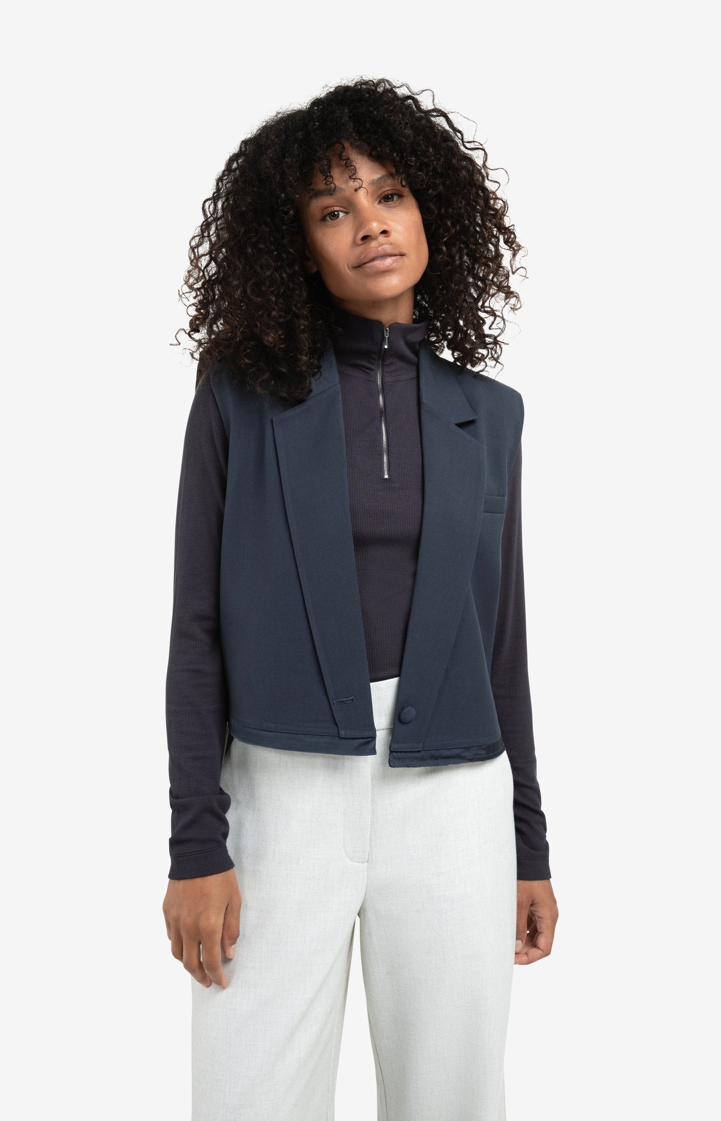 Short teddy jacket with padded sleeves