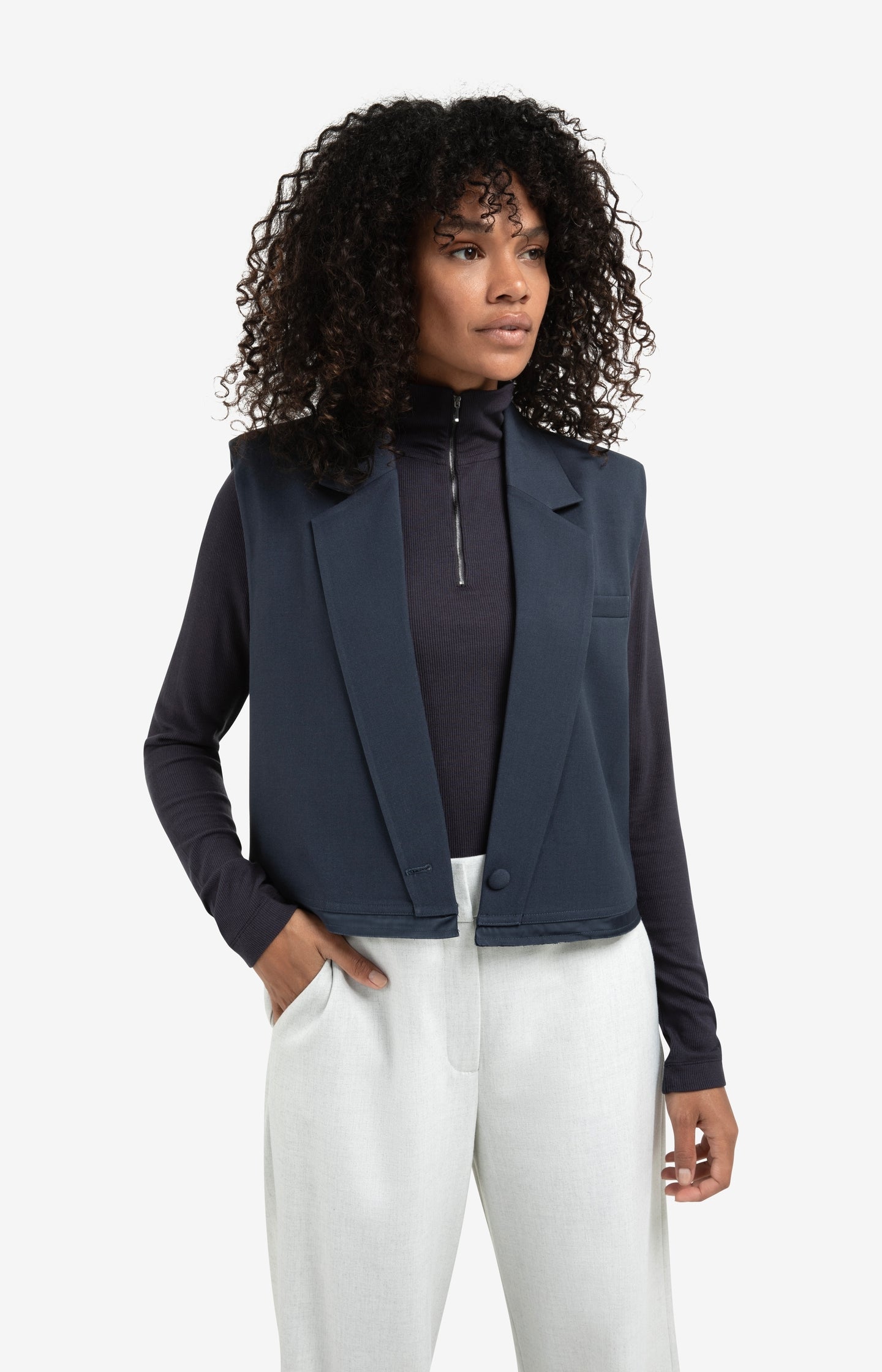 Short teddy jacket with padded sleeves