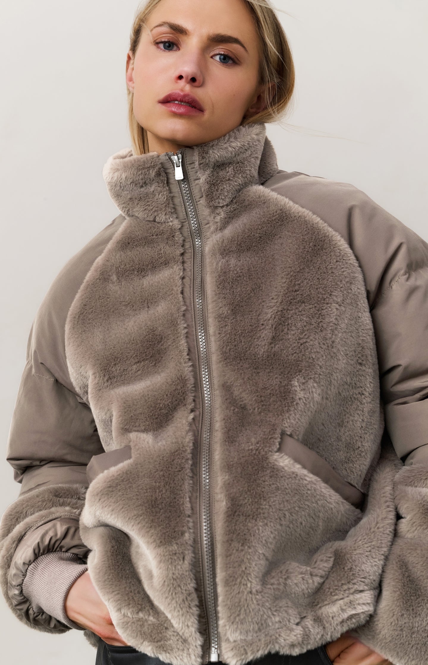 Short teddy jacket with padded sleeves - Type: lookbook