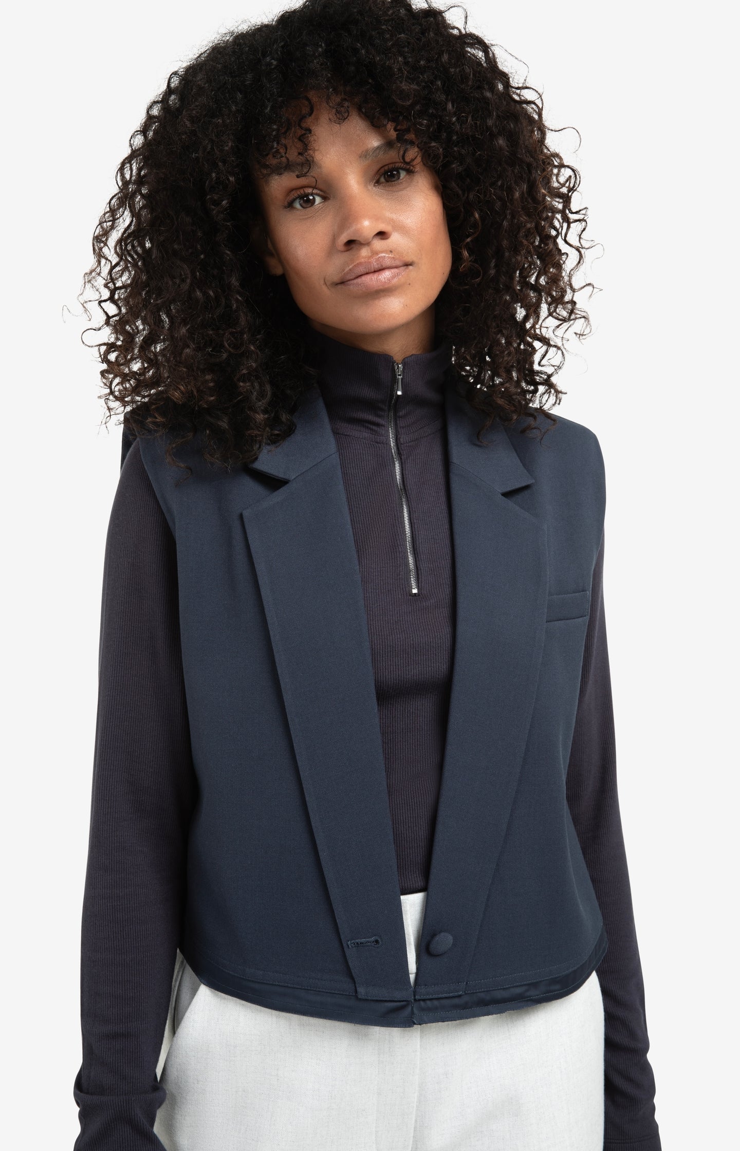 Short teddy jacket with padded sleeves