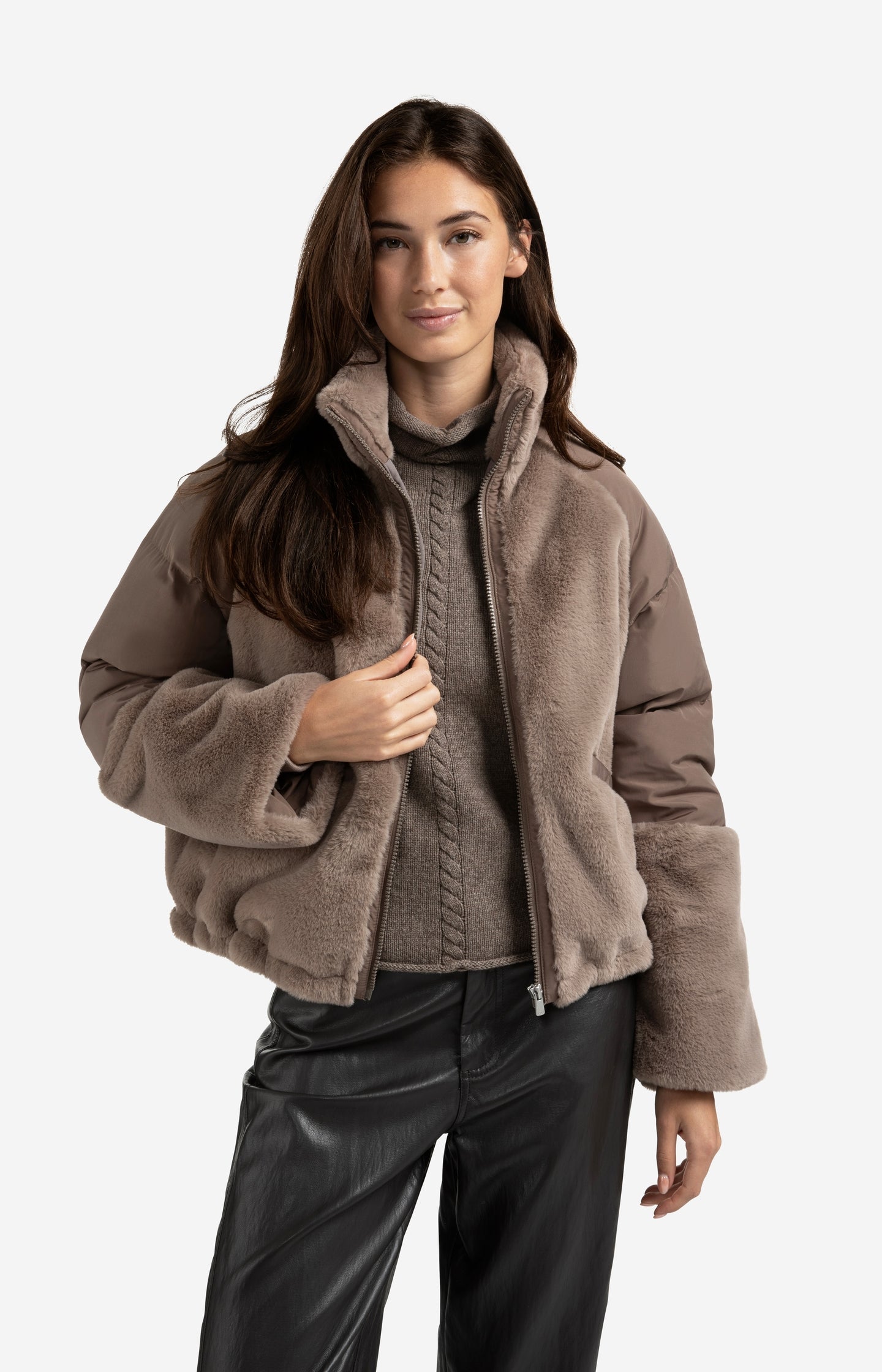 Short teddy jacket with padded sleeves