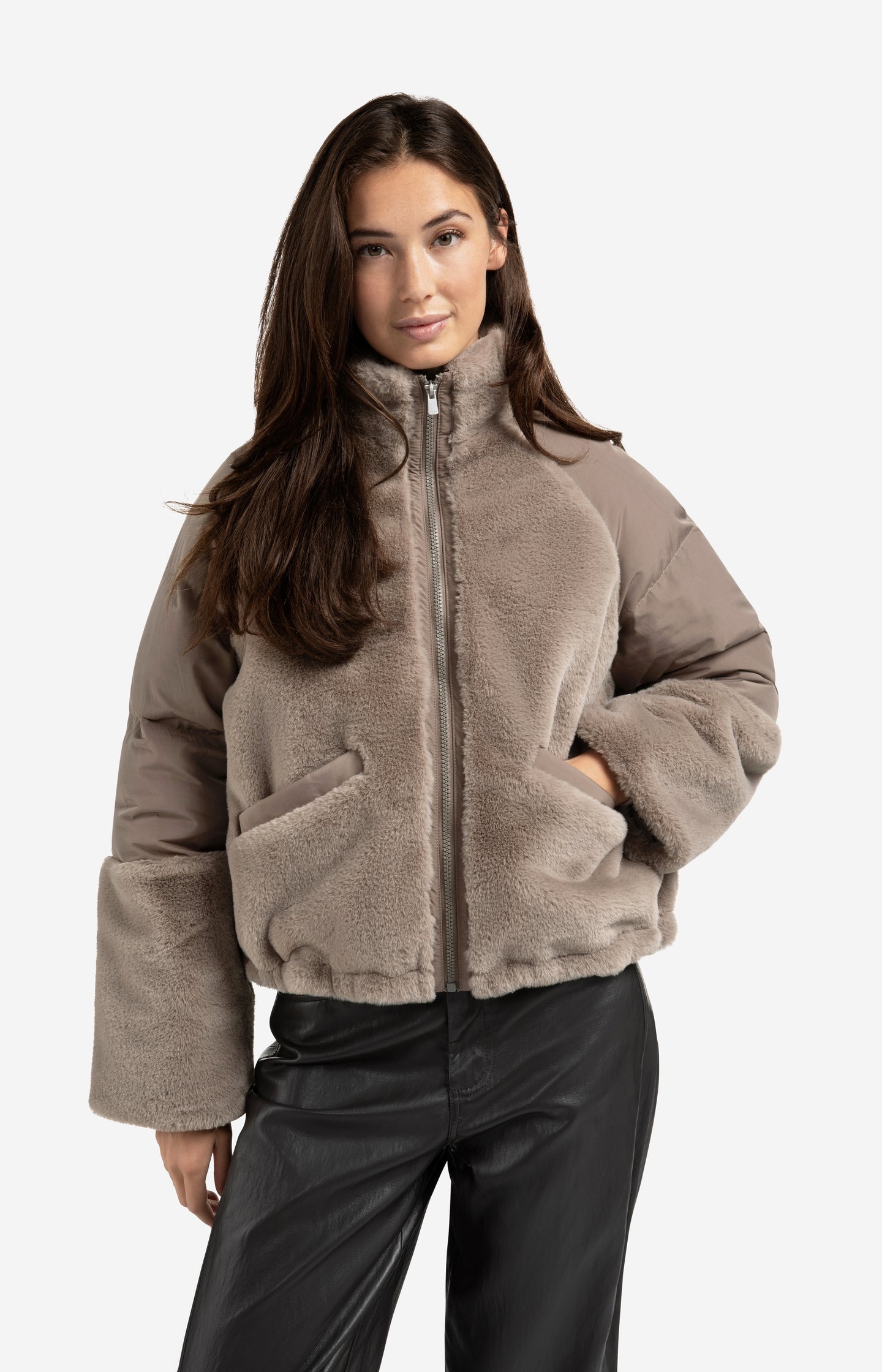 Short teddy jacket with padded sleeves