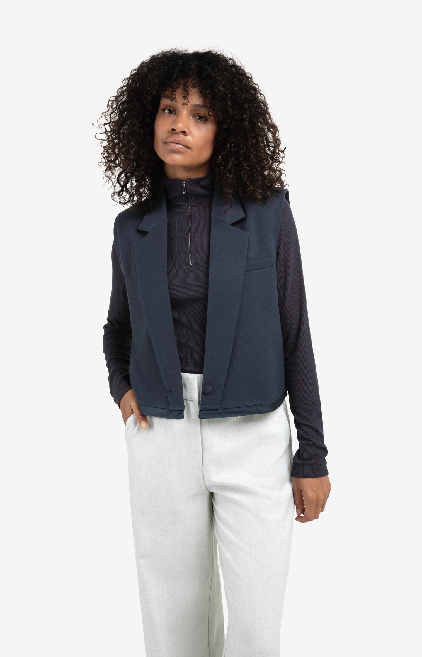 Short teddy jacket with padded sleeves