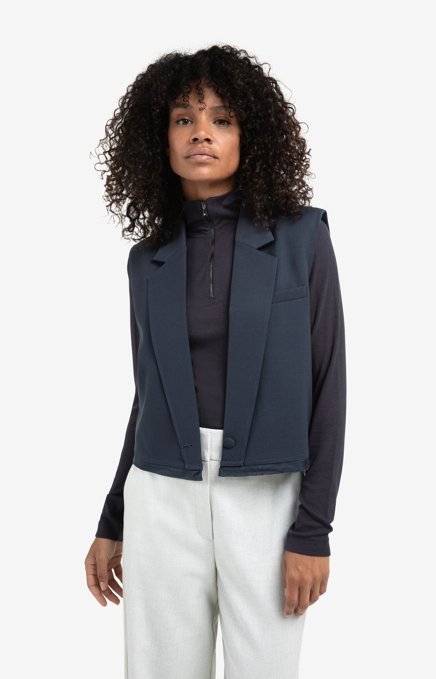 Short teddy jacket with padded sleeves