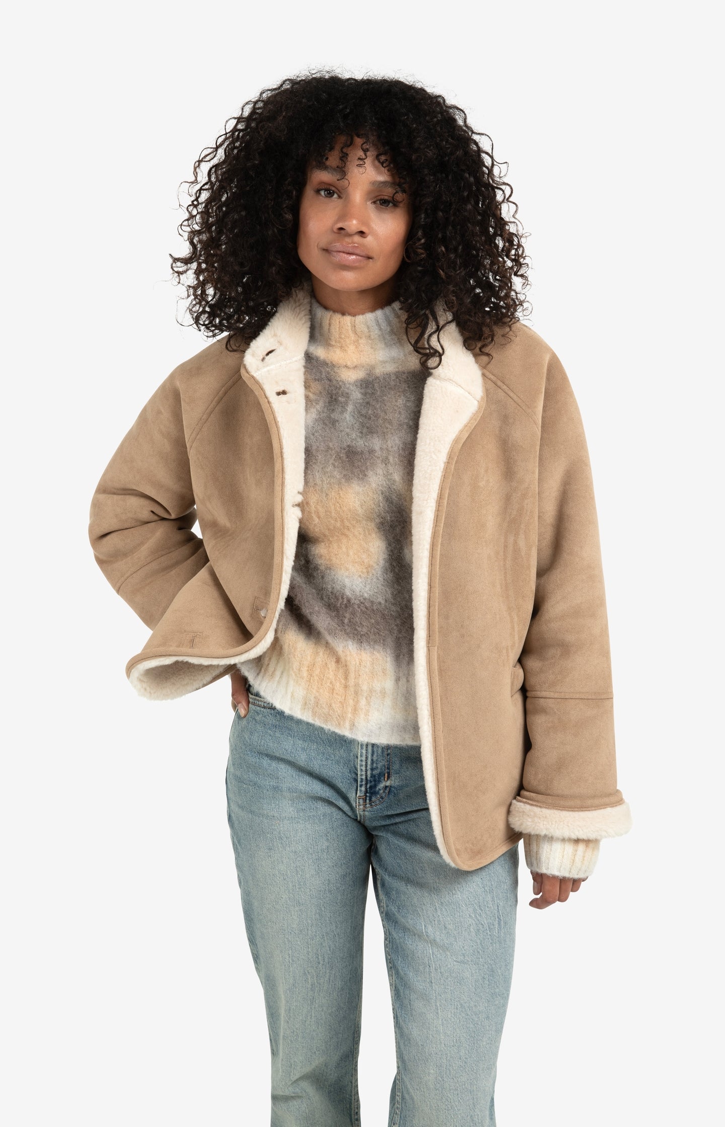 Short teddy jacket with padded sleeves
