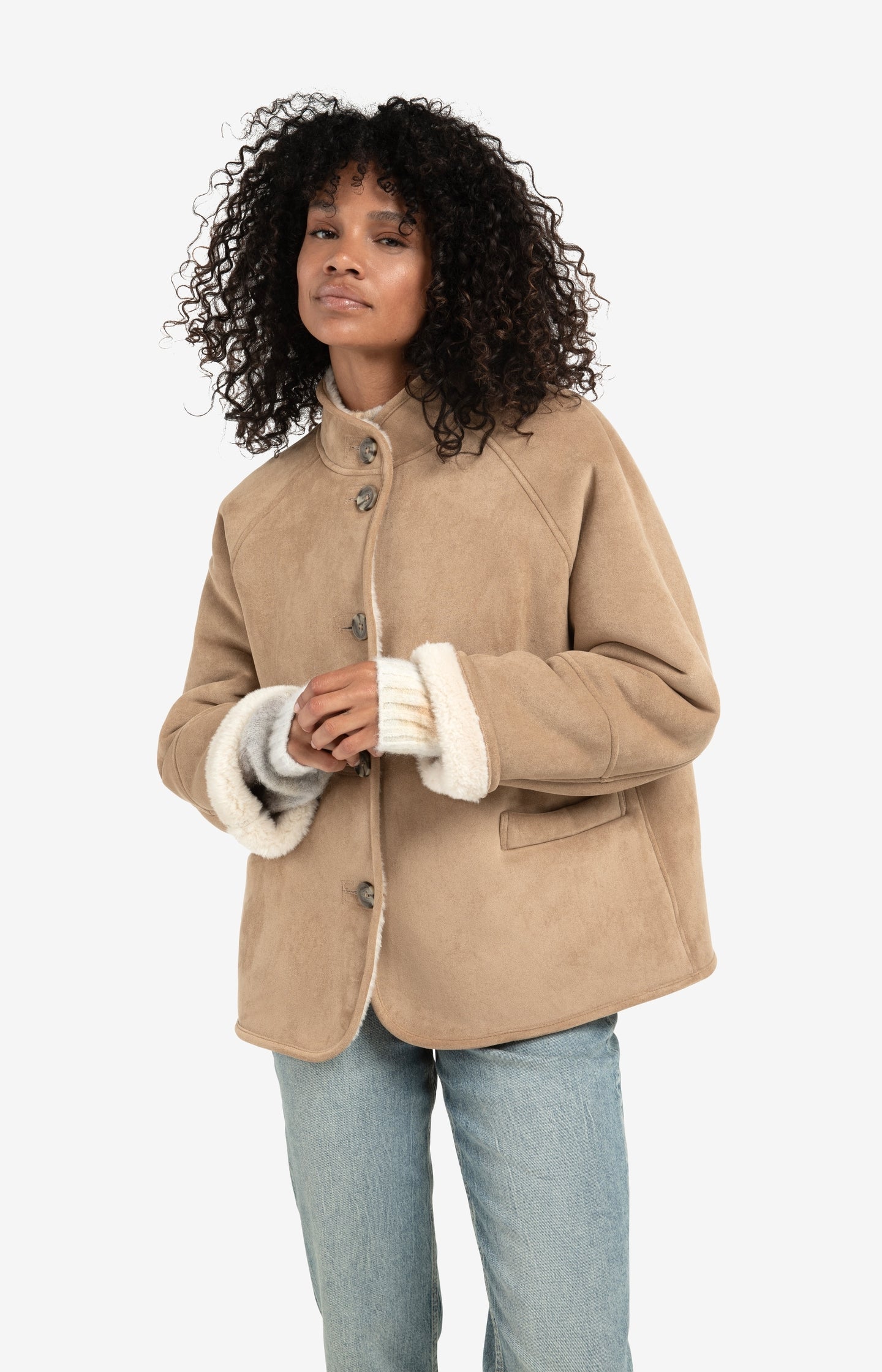 Short teddy jacket with padded sleeves