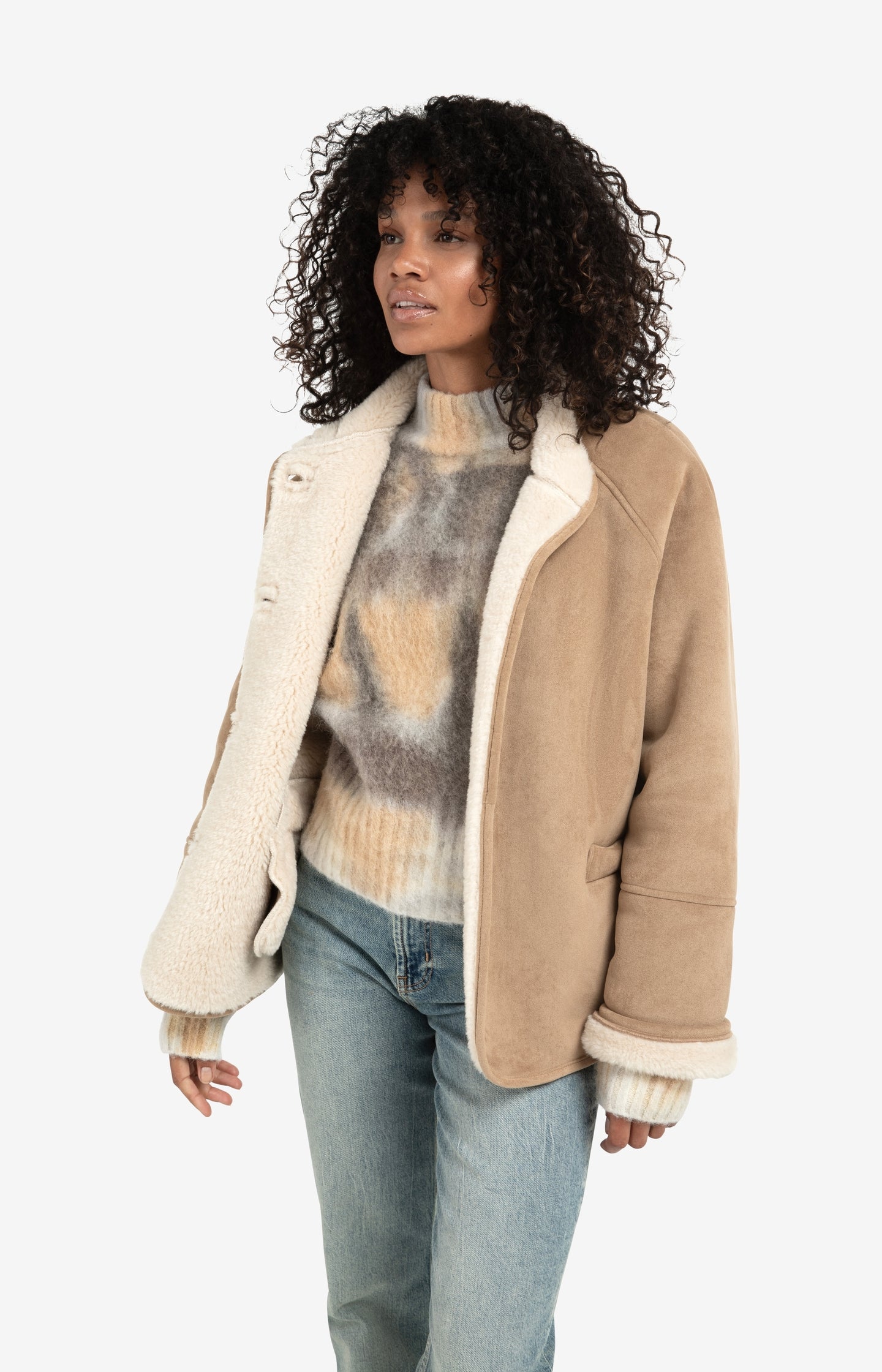 Short teddy jacket with padded sleeves