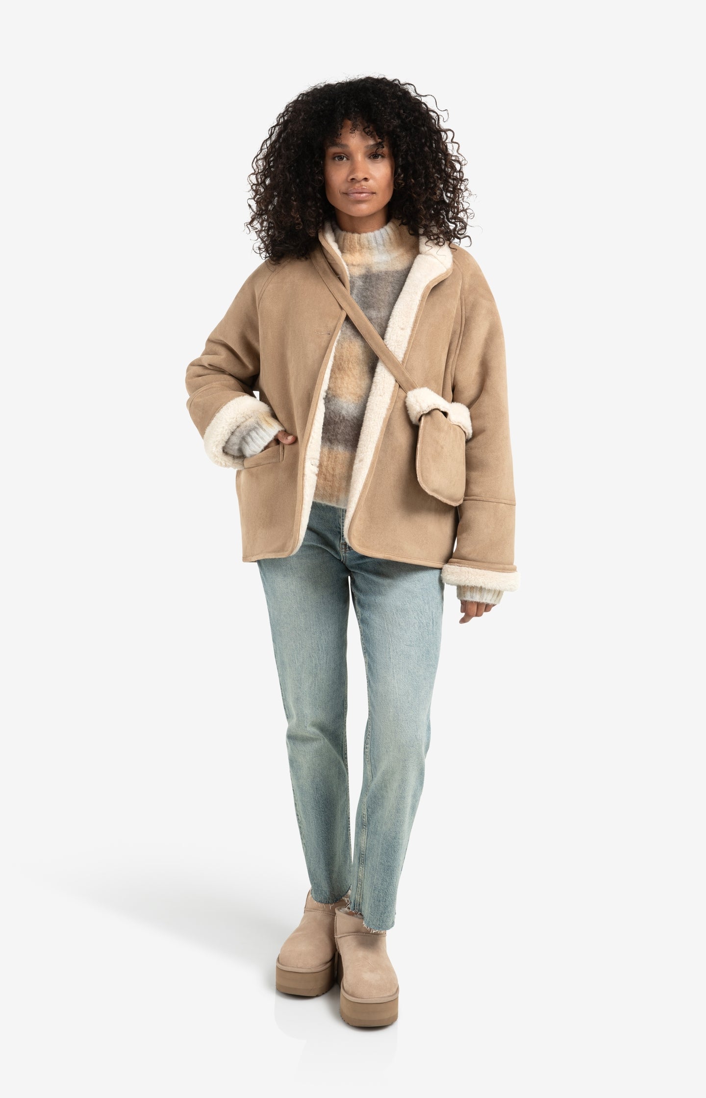 Short teddy jacket with padded sleeves