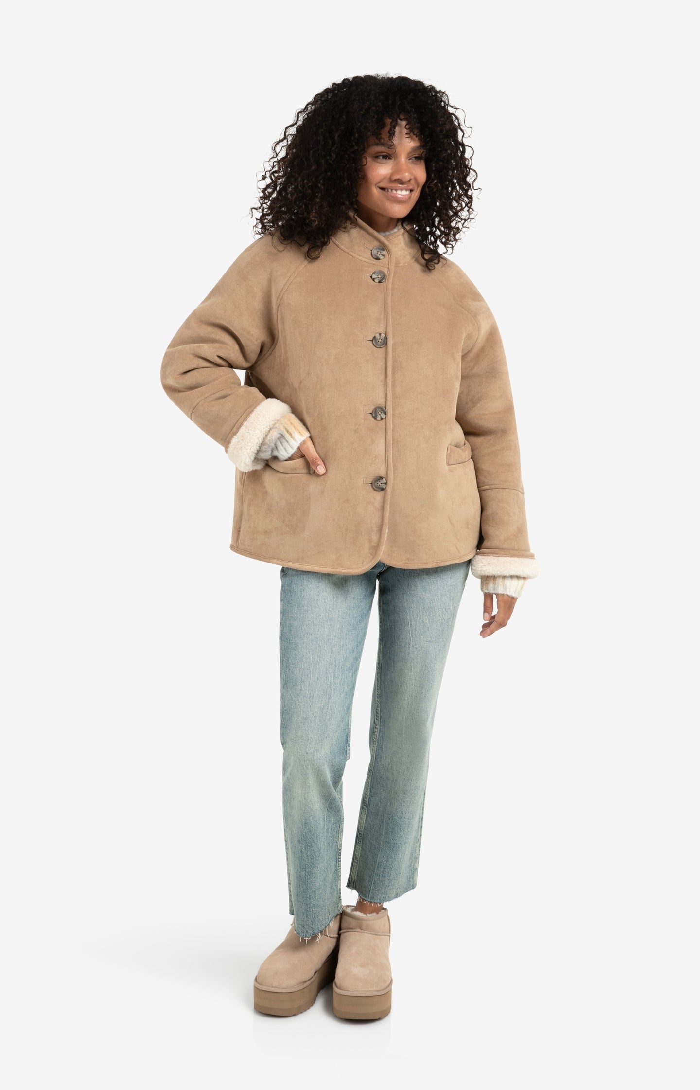 Short teddy jacket with padded sleeves