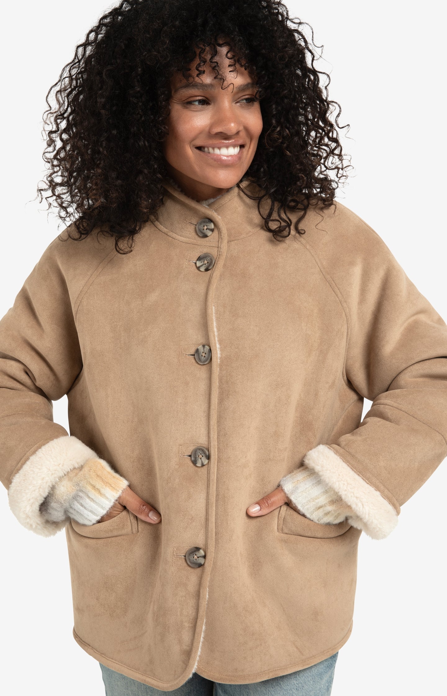 Short teddy jacket with padded sleeves