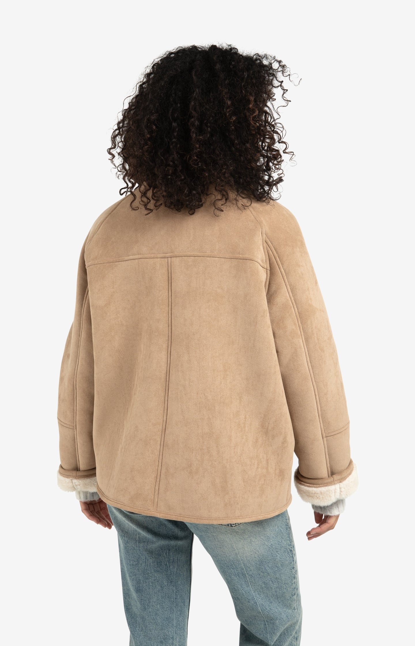 Short teddy jacket with padded sleeves