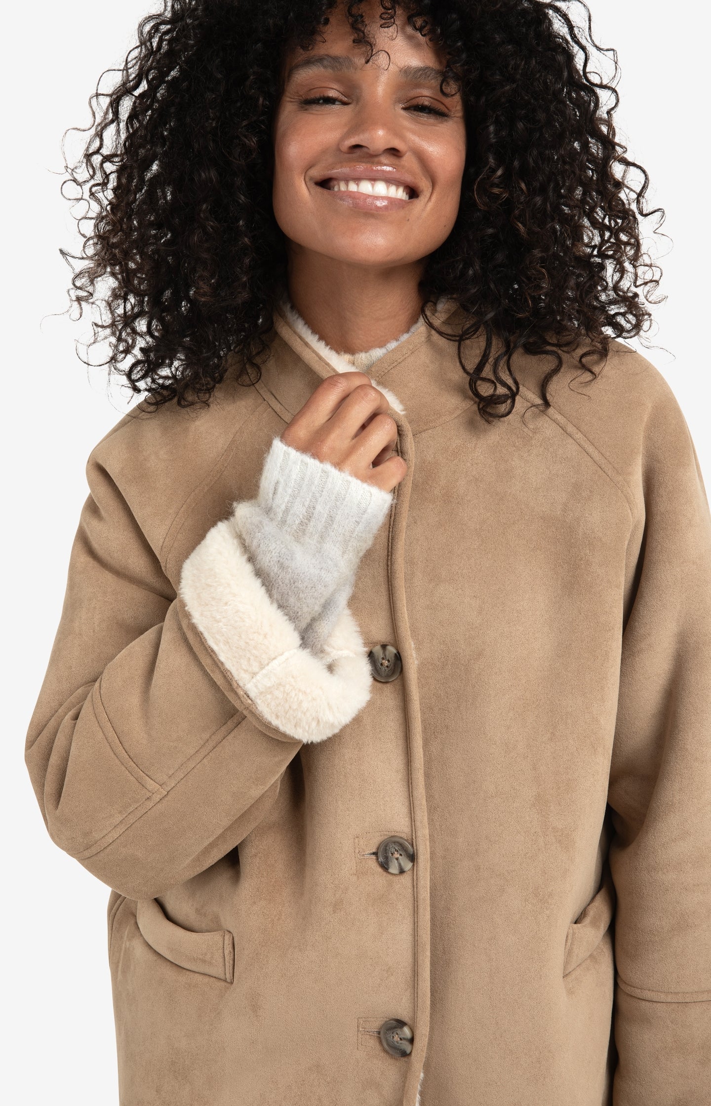 Short teddy jacket with padded sleeves