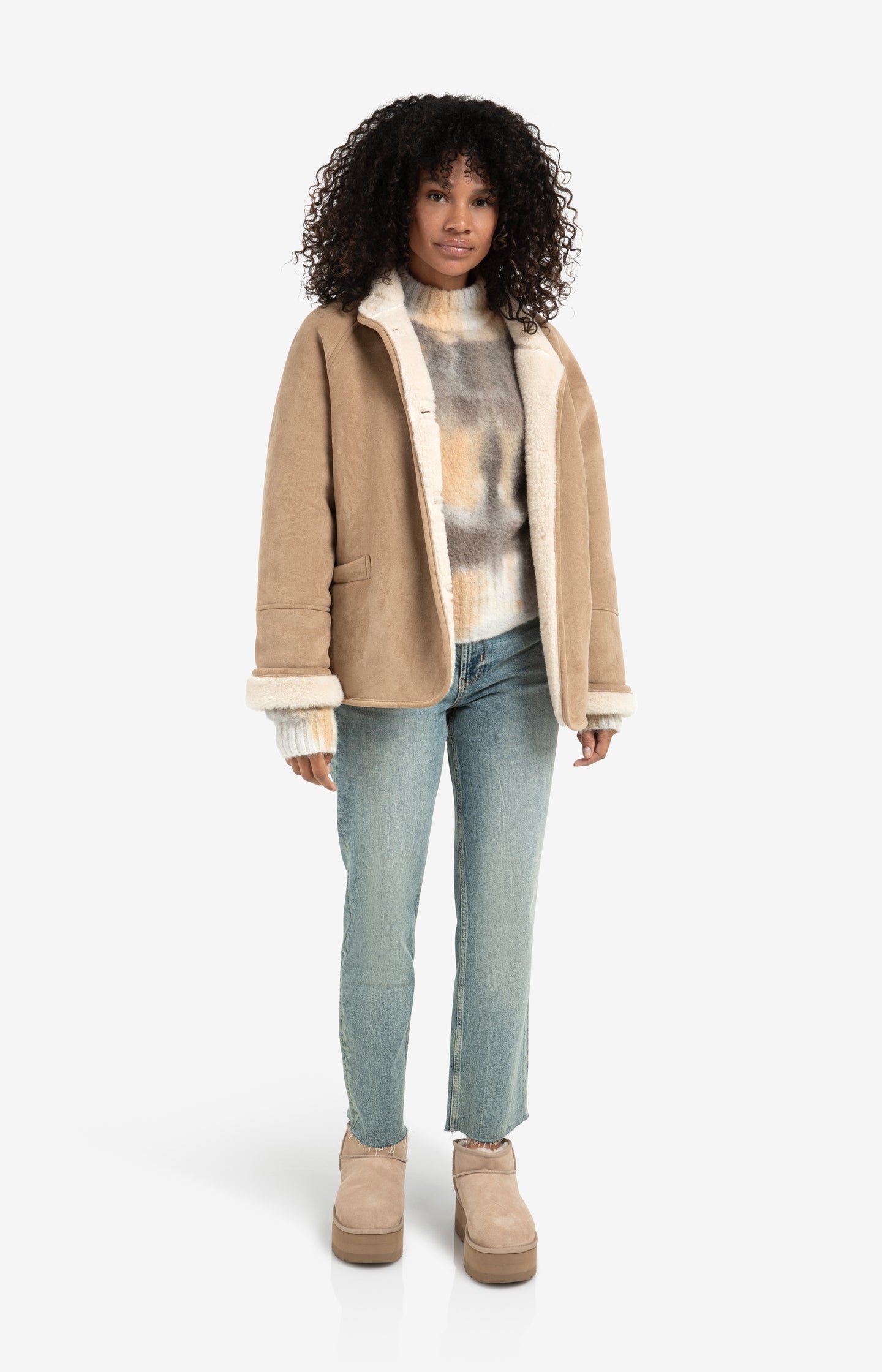 Short teddy jacket with padded sleeves
