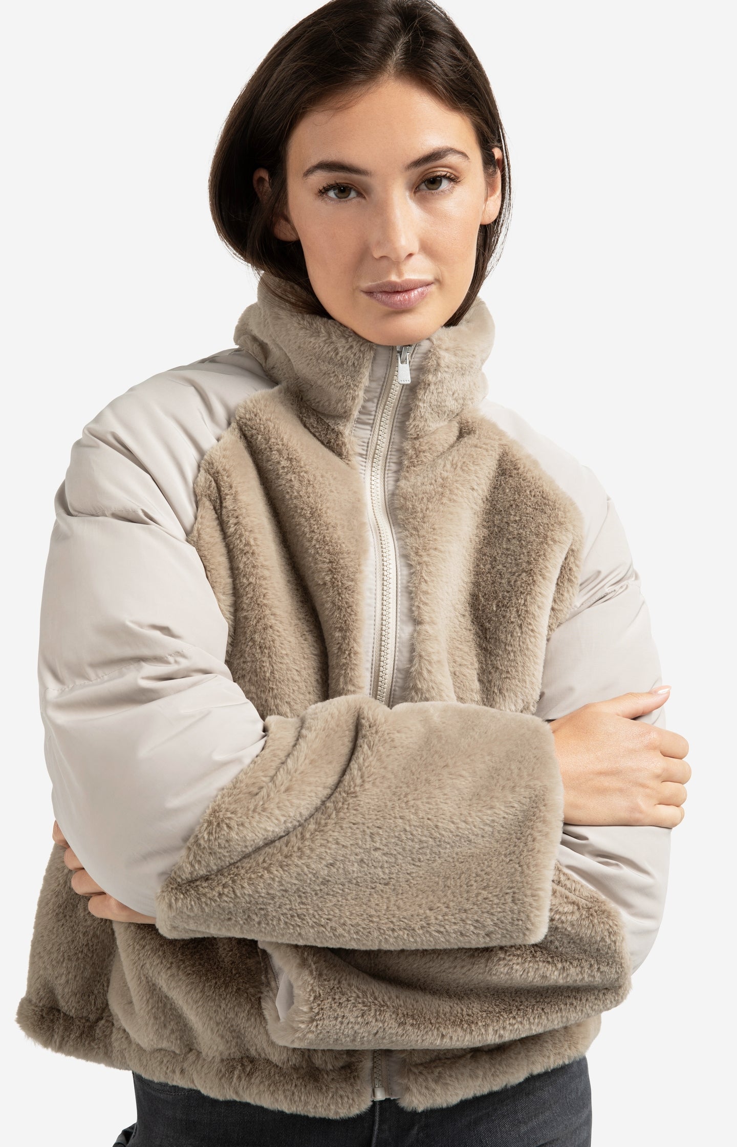 Short teddy jacket with padded sleeves - Type: lookbook