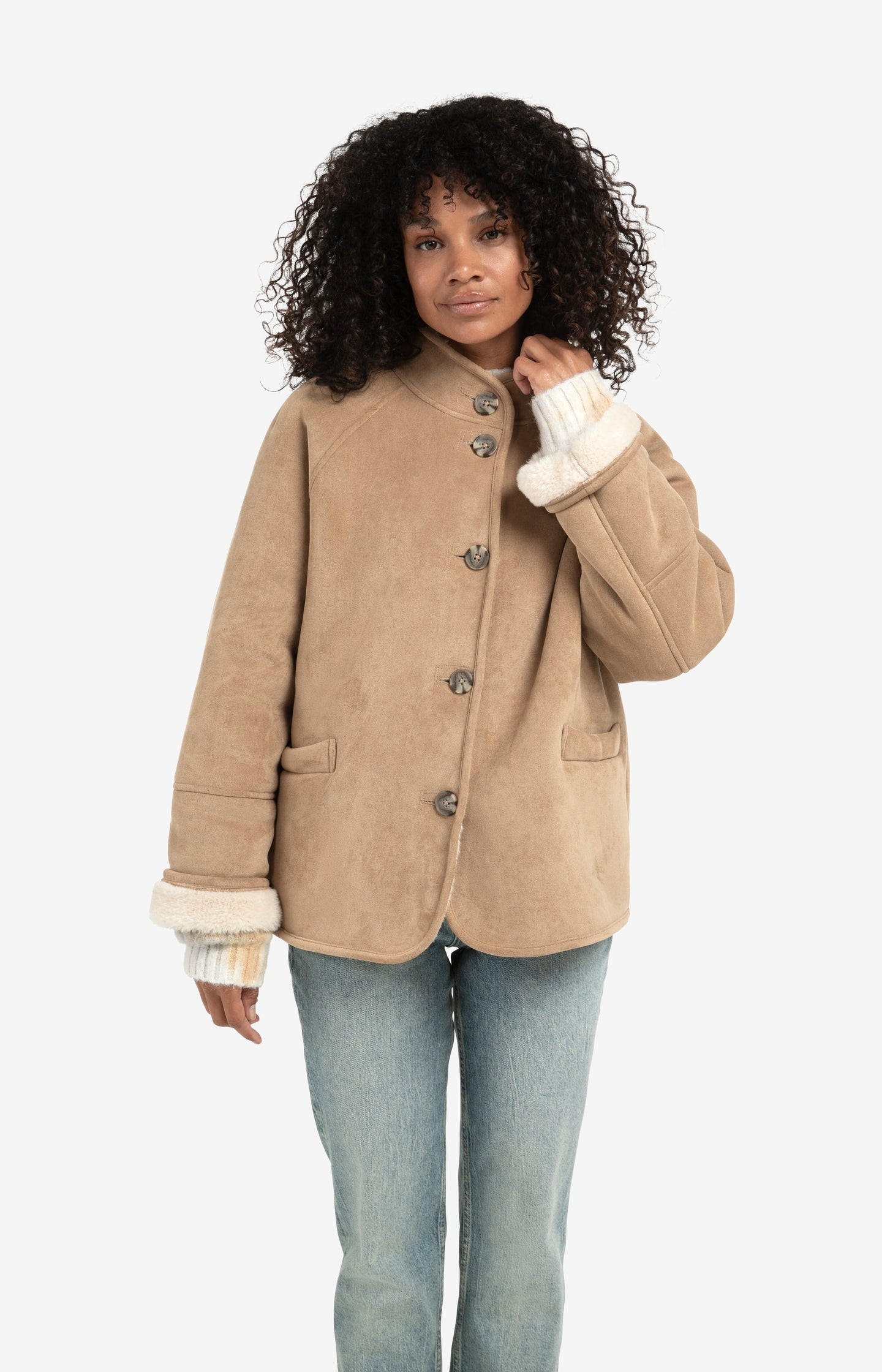 Short teddy jacket with padded sleeves