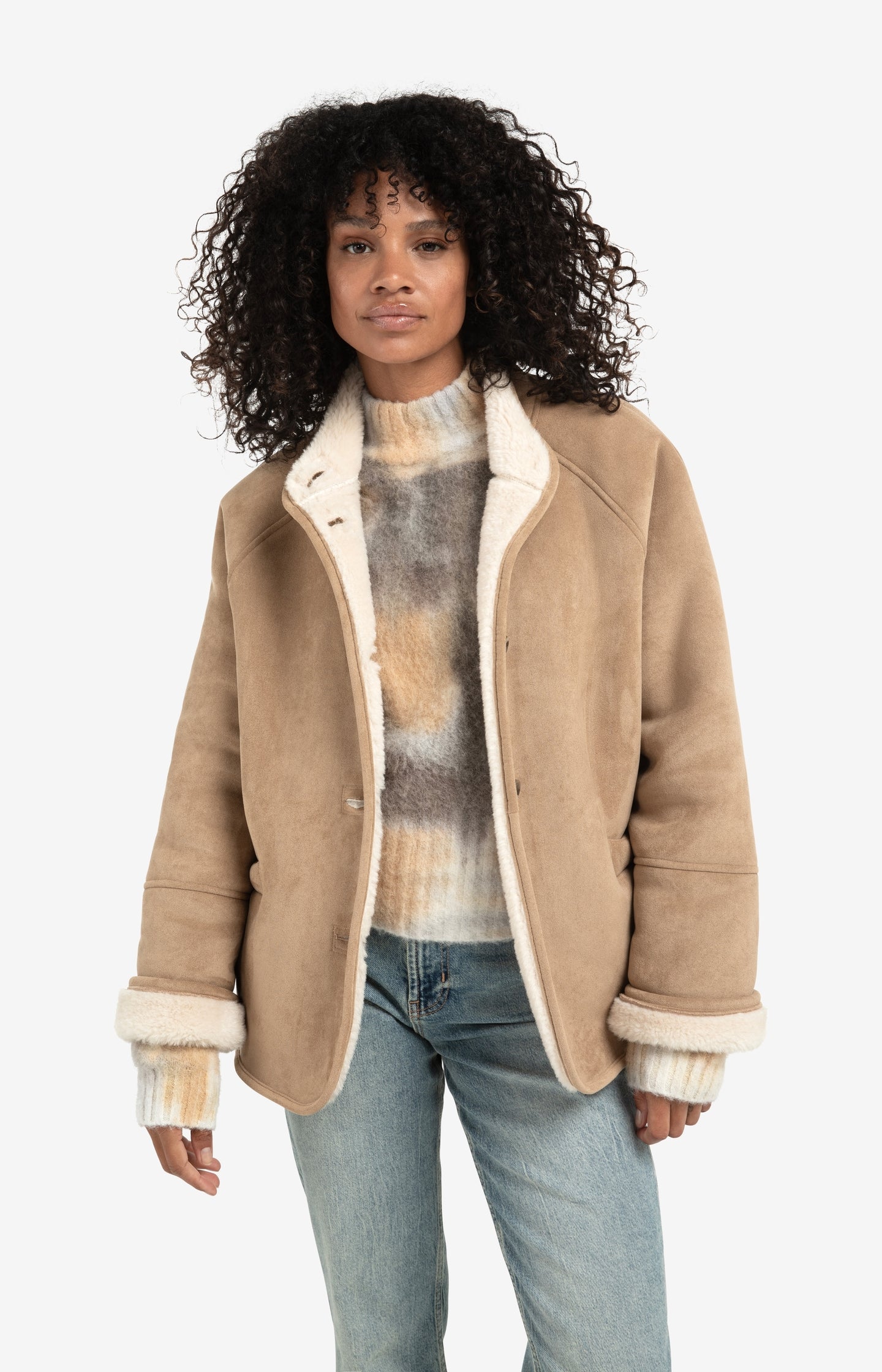 Short teddy jacket with padded sleeves