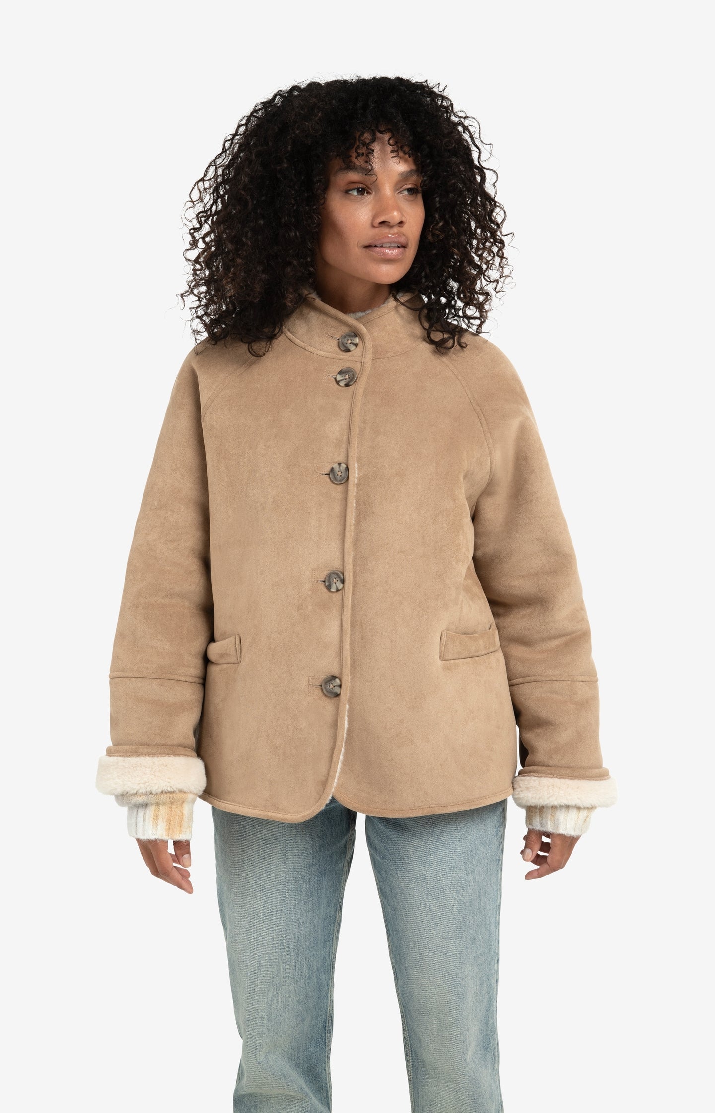 Short teddy jacket with padded sleeves