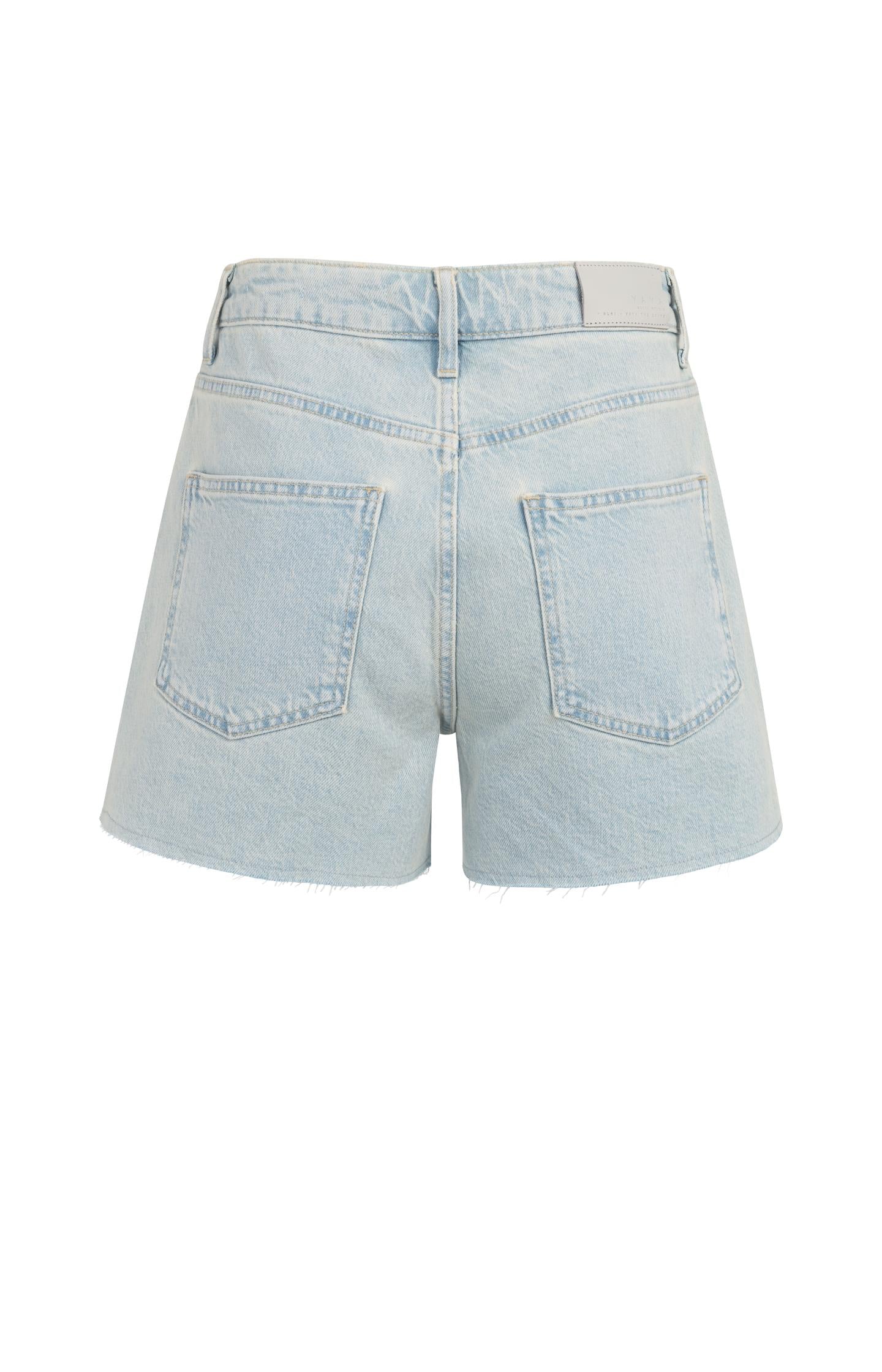 Shorts with pocket details and frayed hem