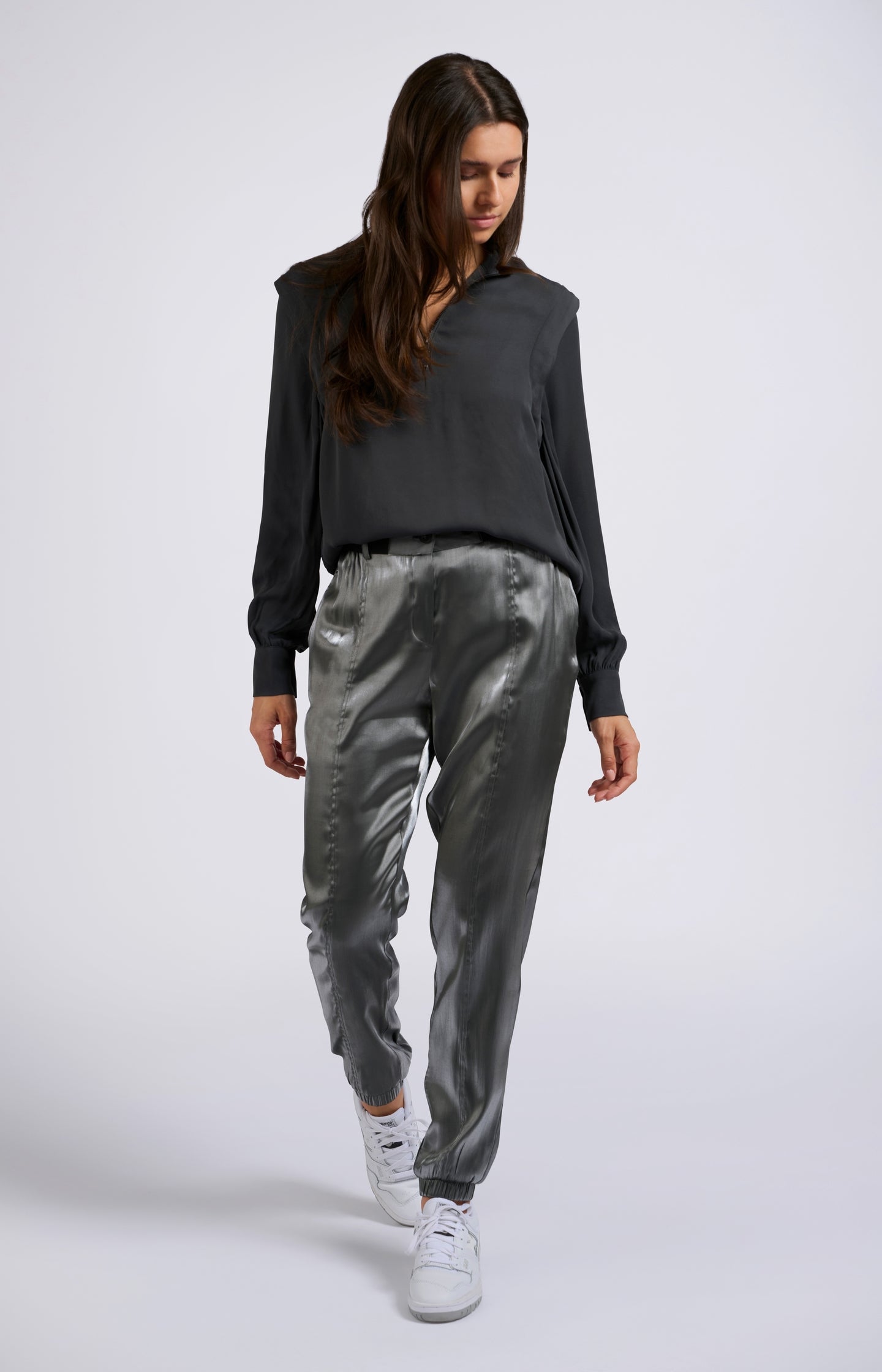 Silver metallic pants with elastic belt and pockets - Type: lookbook