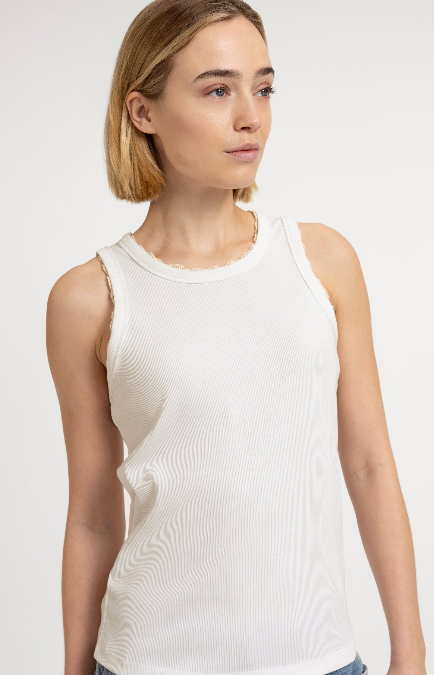 Singlet with lace details - Type: lookbook