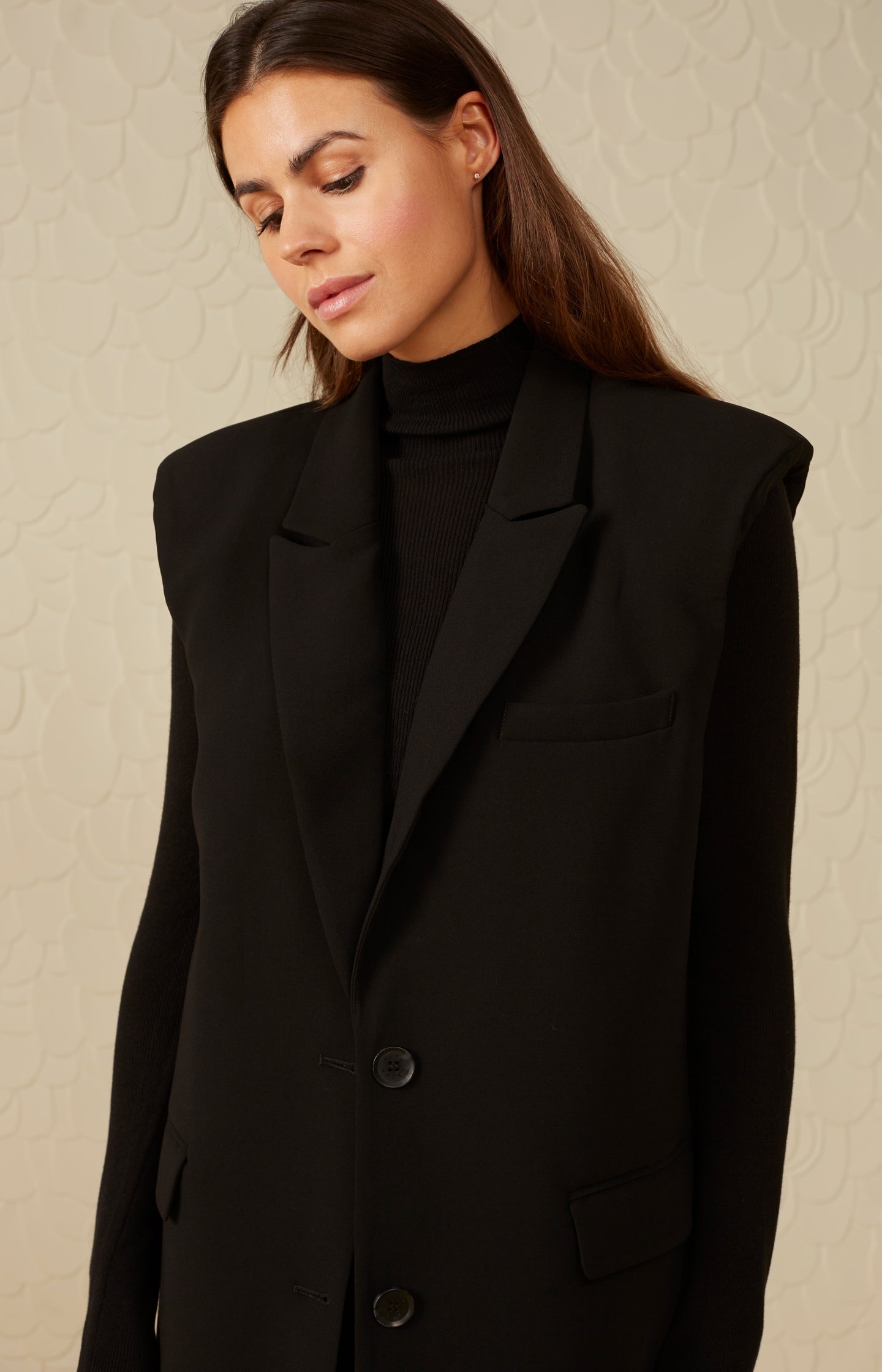 Sleeveless blazer with pockets and buttons in oversized fit