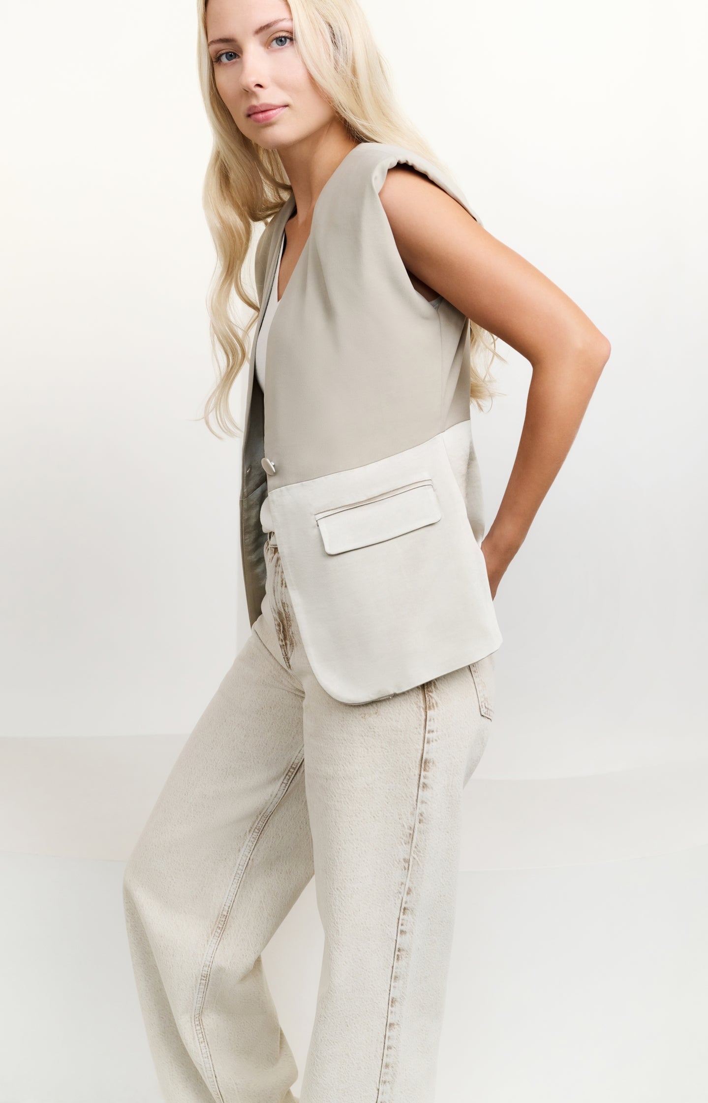 Sleeveless blazer with satin details
