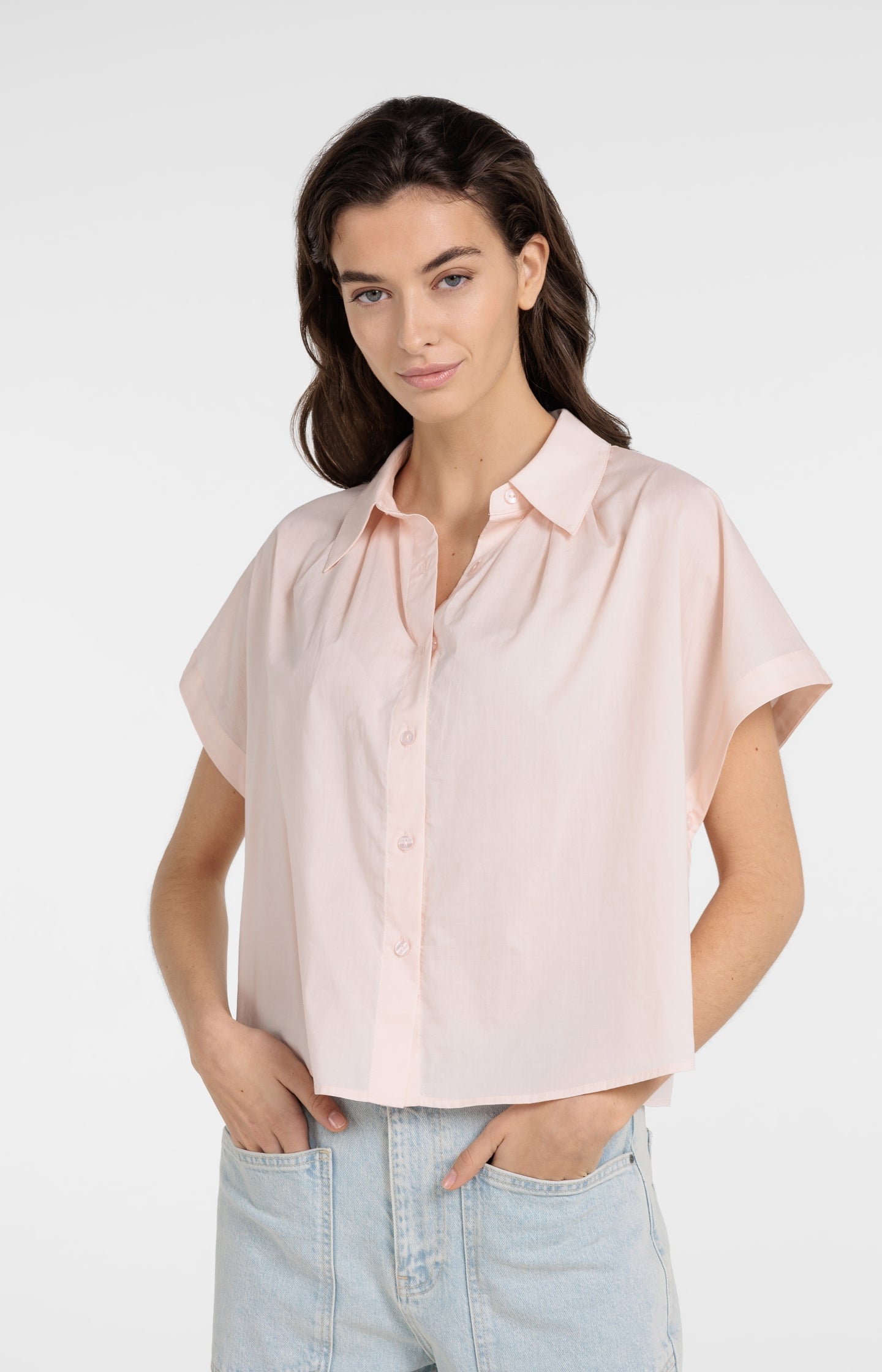 Ärmellose Bluse mit Zierknöpfen