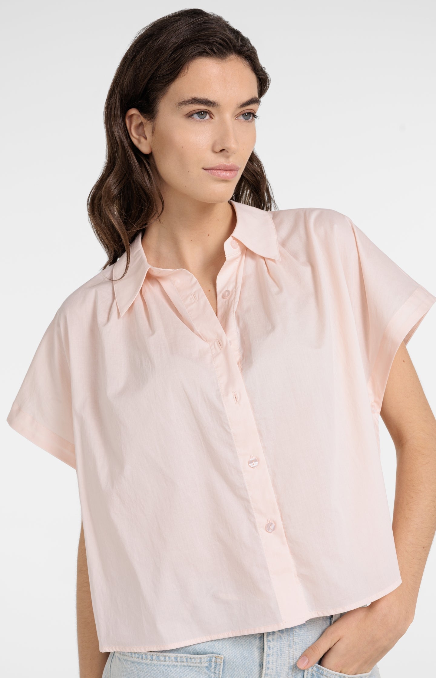 Ärmellose Bluse mit Zierknöpfen