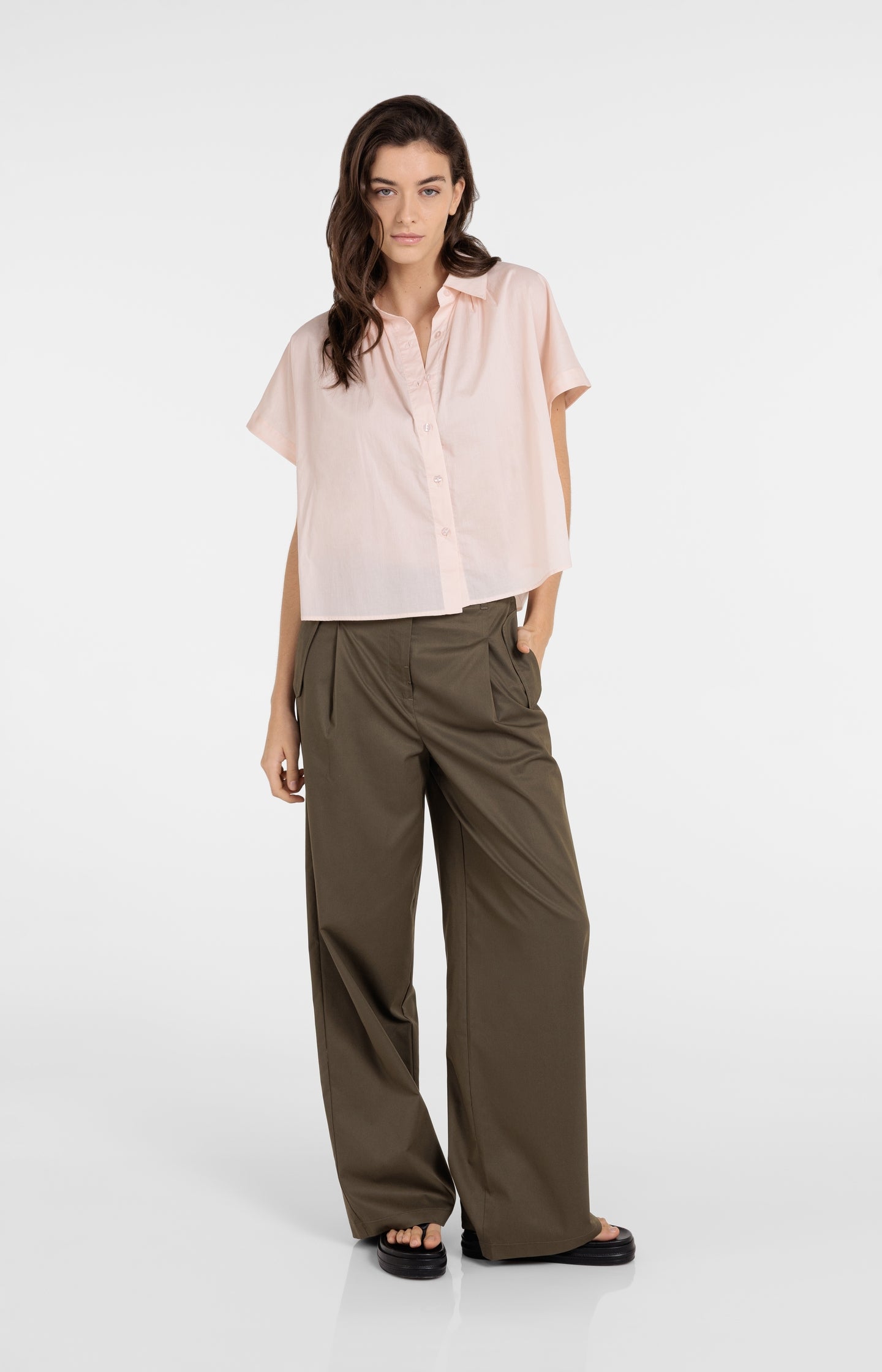 Ärmellose Bluse mit Zierknöpfen