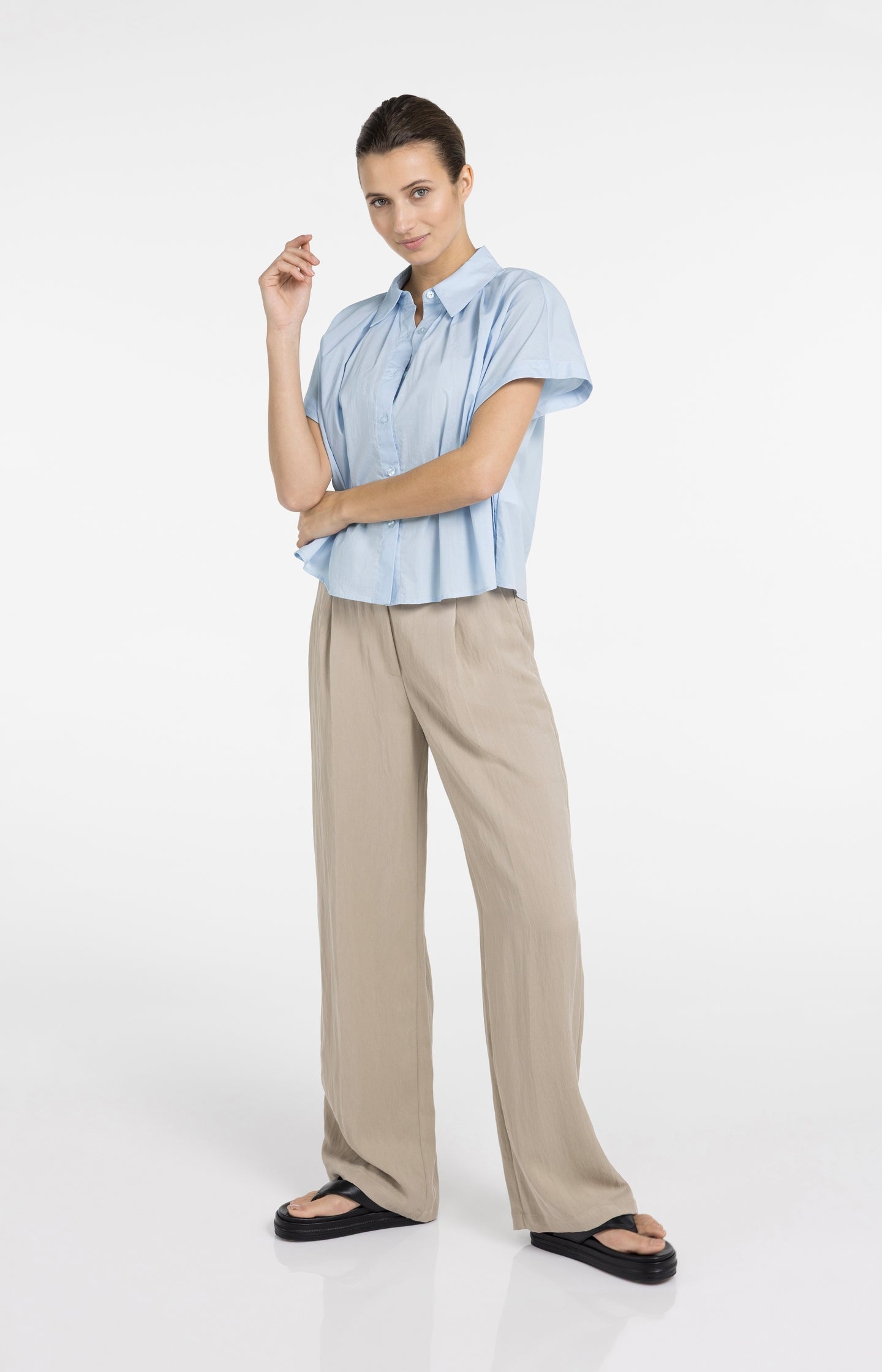 Sleeveless blouse with button details