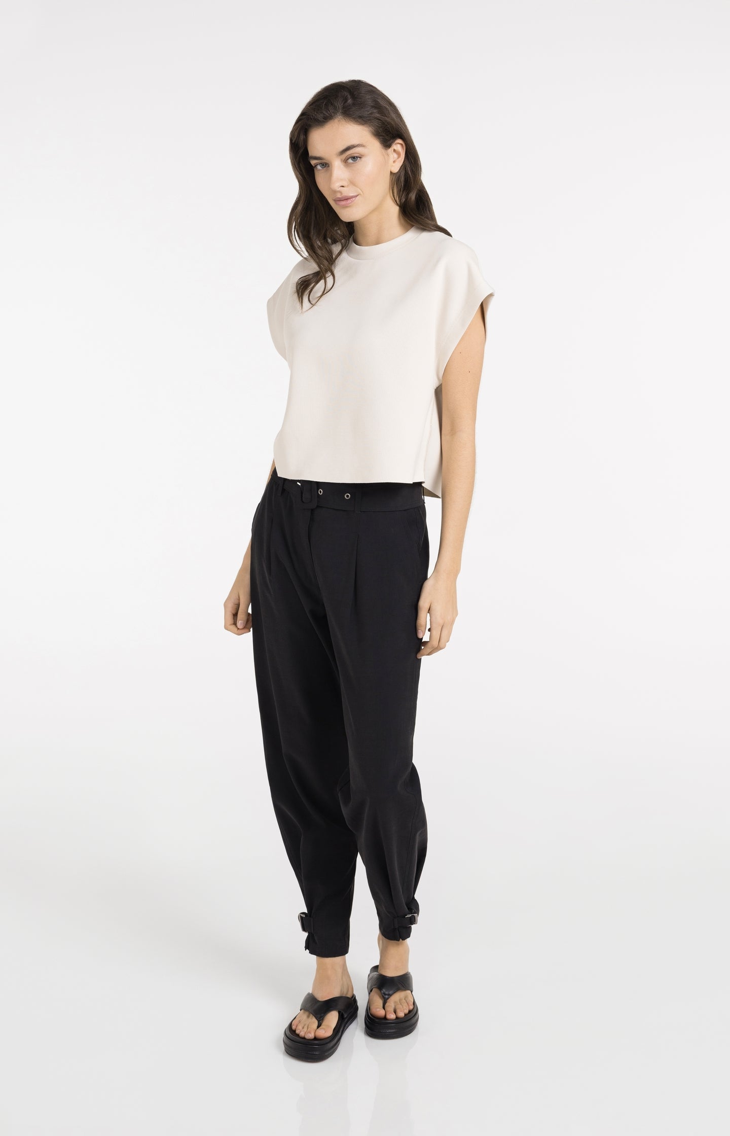 Sleeveless boxy sweatshirt with ribbed details