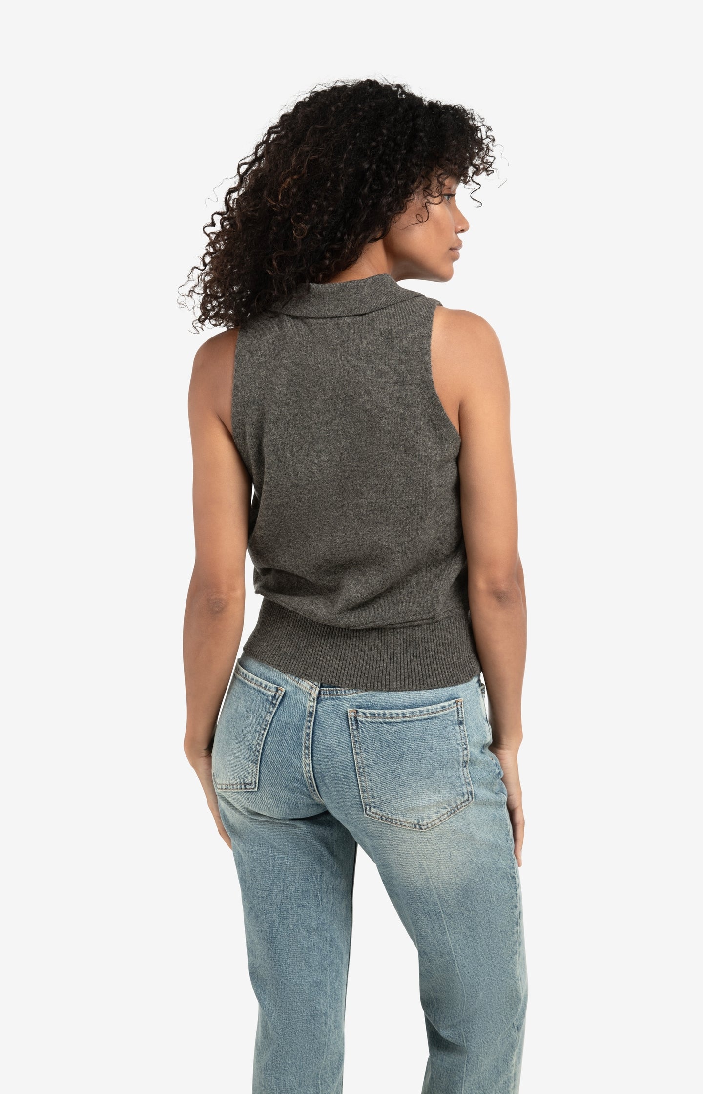 Sleeveless cardigan with collar and button closure