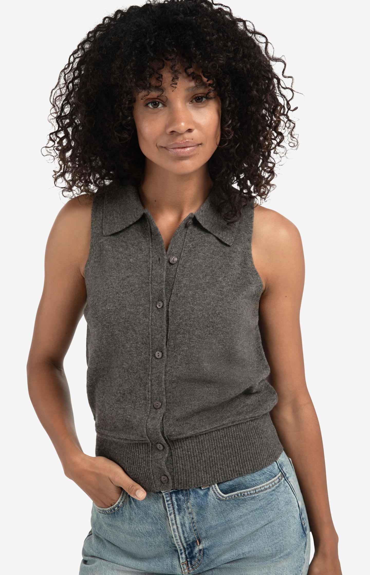 Sleeveless cardigan with collar and button closure