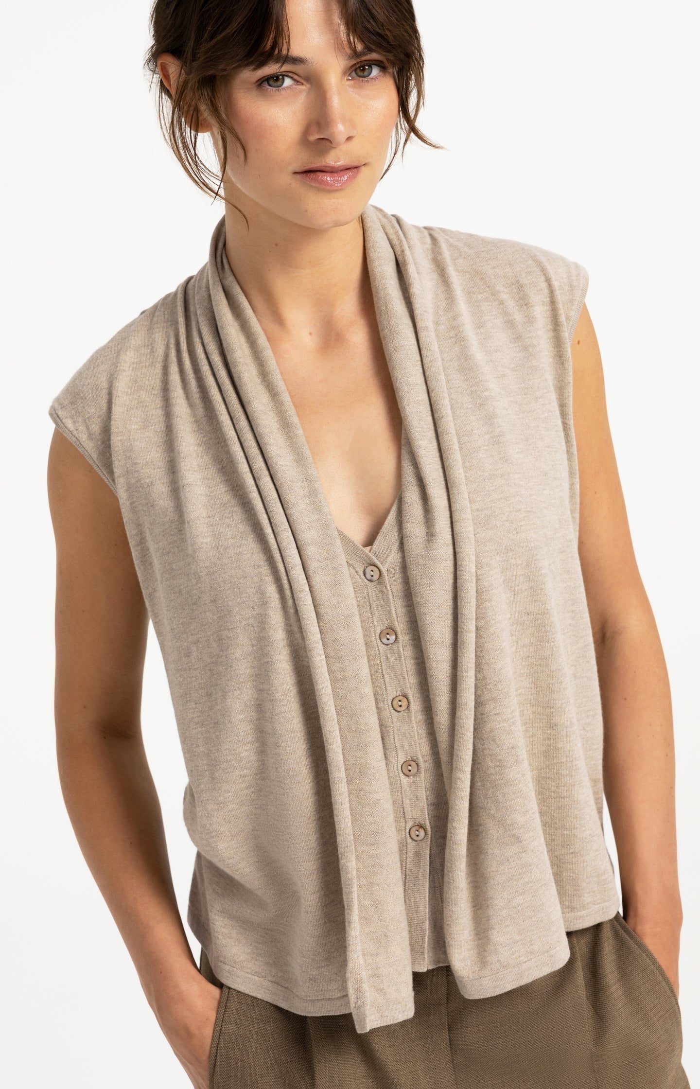 Sleeveless cardigan with double layer and buttons - Type: lookbook