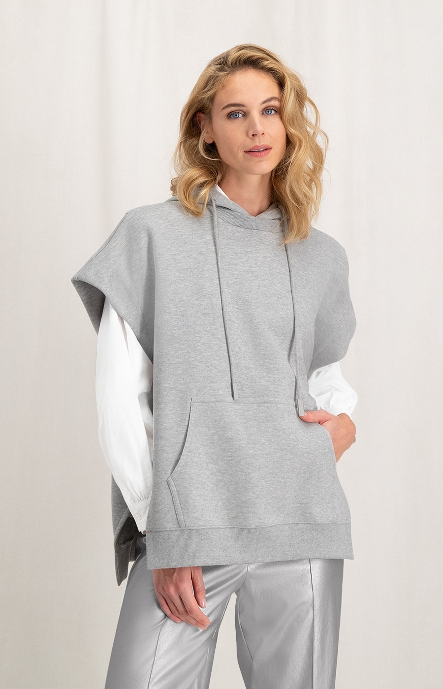 Sleeveless hoodie with pockets and drawstring in wide fit