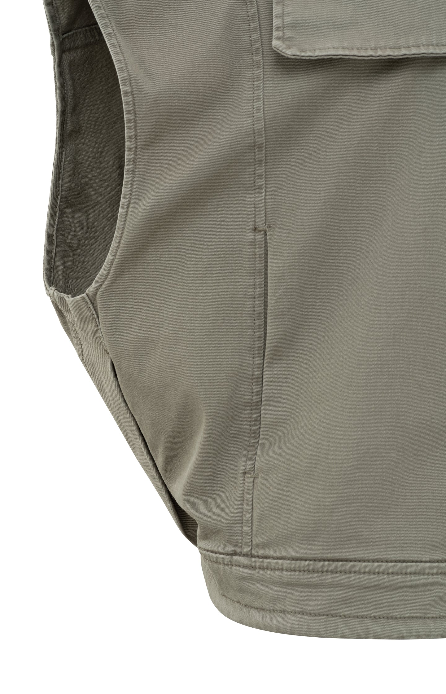 Sleeveless jacket with pockets, buttons and drawstring