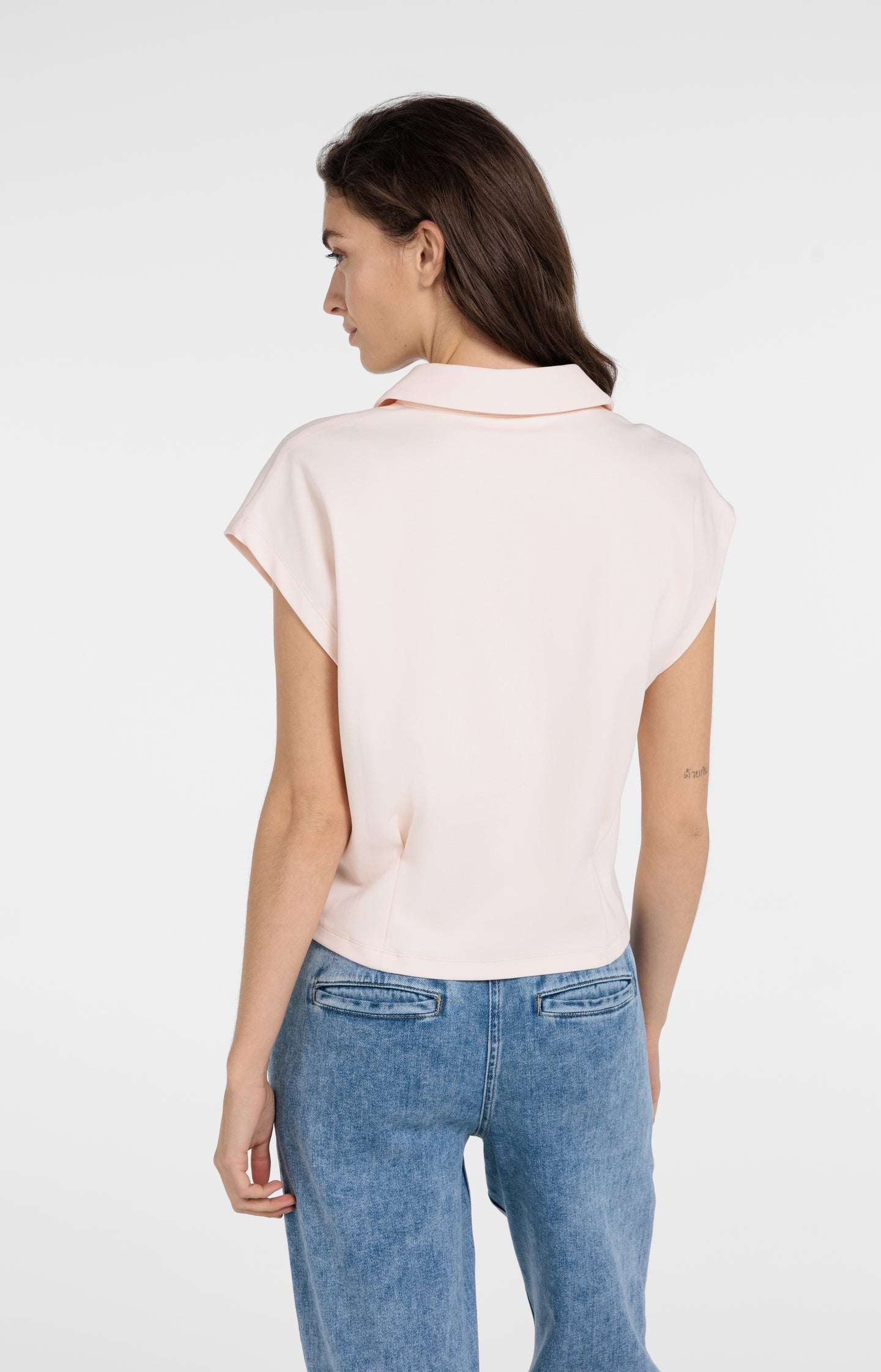 Sleeveless jersey blouse with tailored seams - Type: lookbook