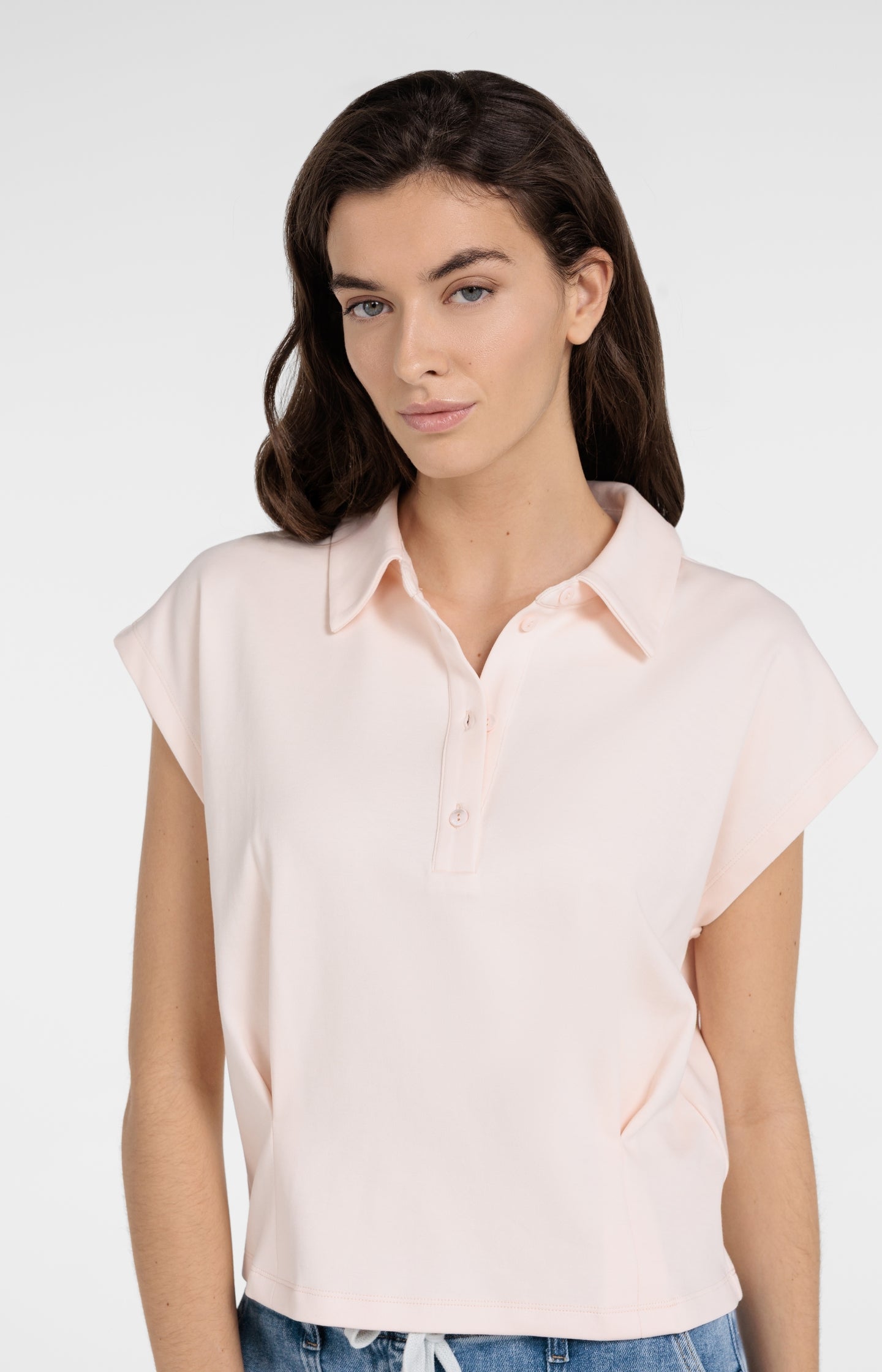 Sleeveless jersey blouse with tailored seams
