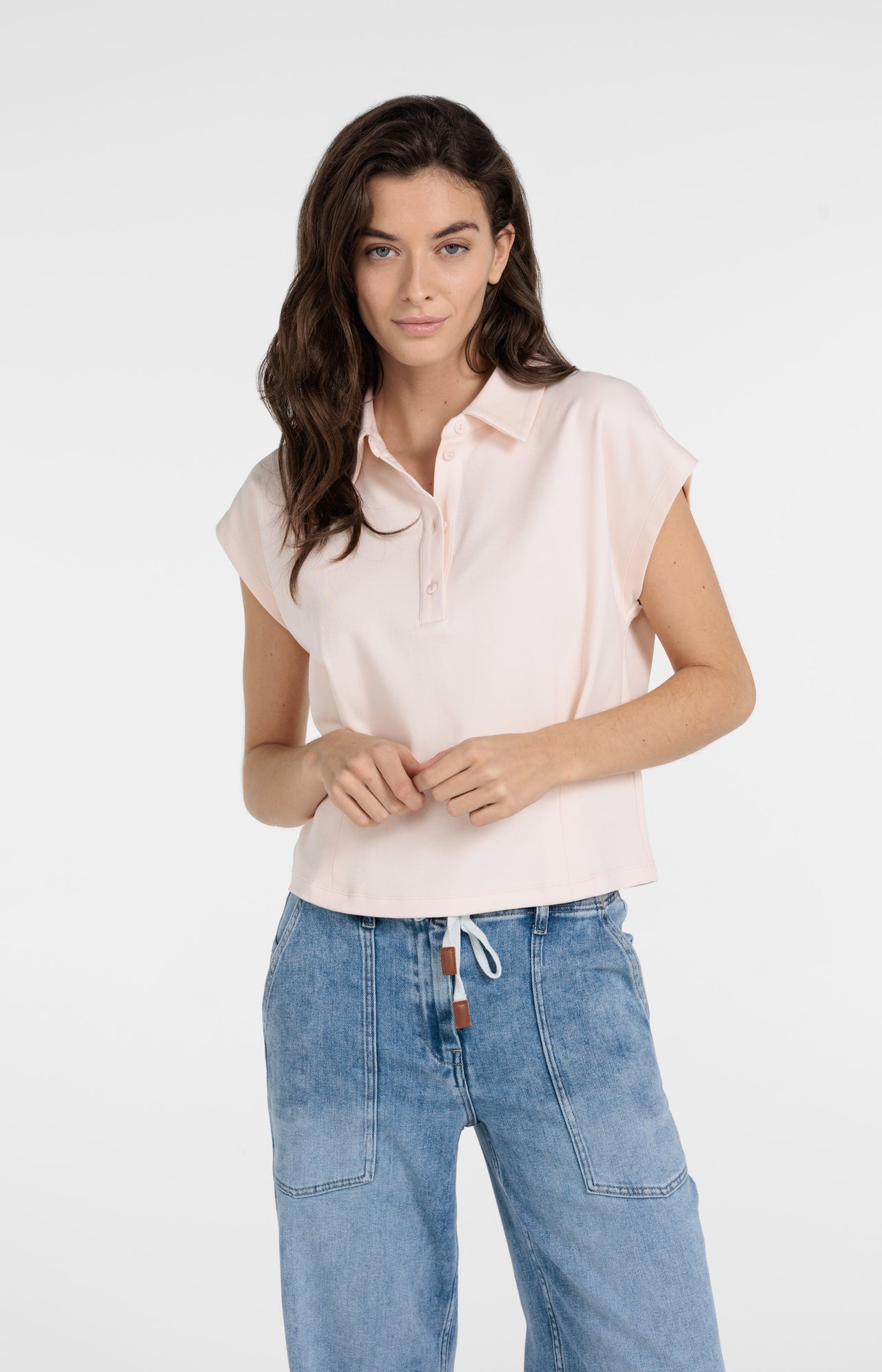 Sleeveless jersey blouse with tailored seams