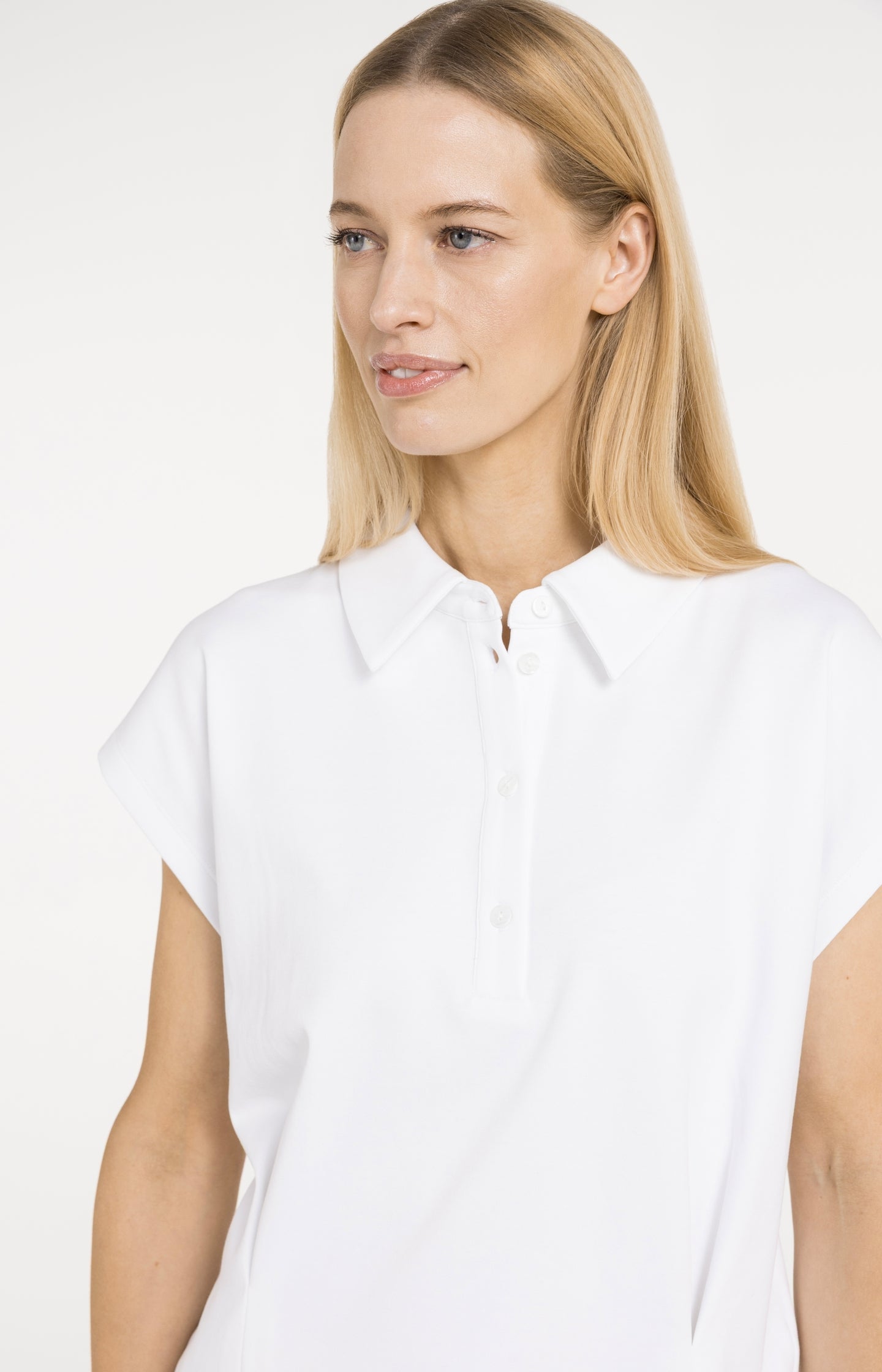 Sleeveless jersey blouse with tailored seams - Type: lookbook