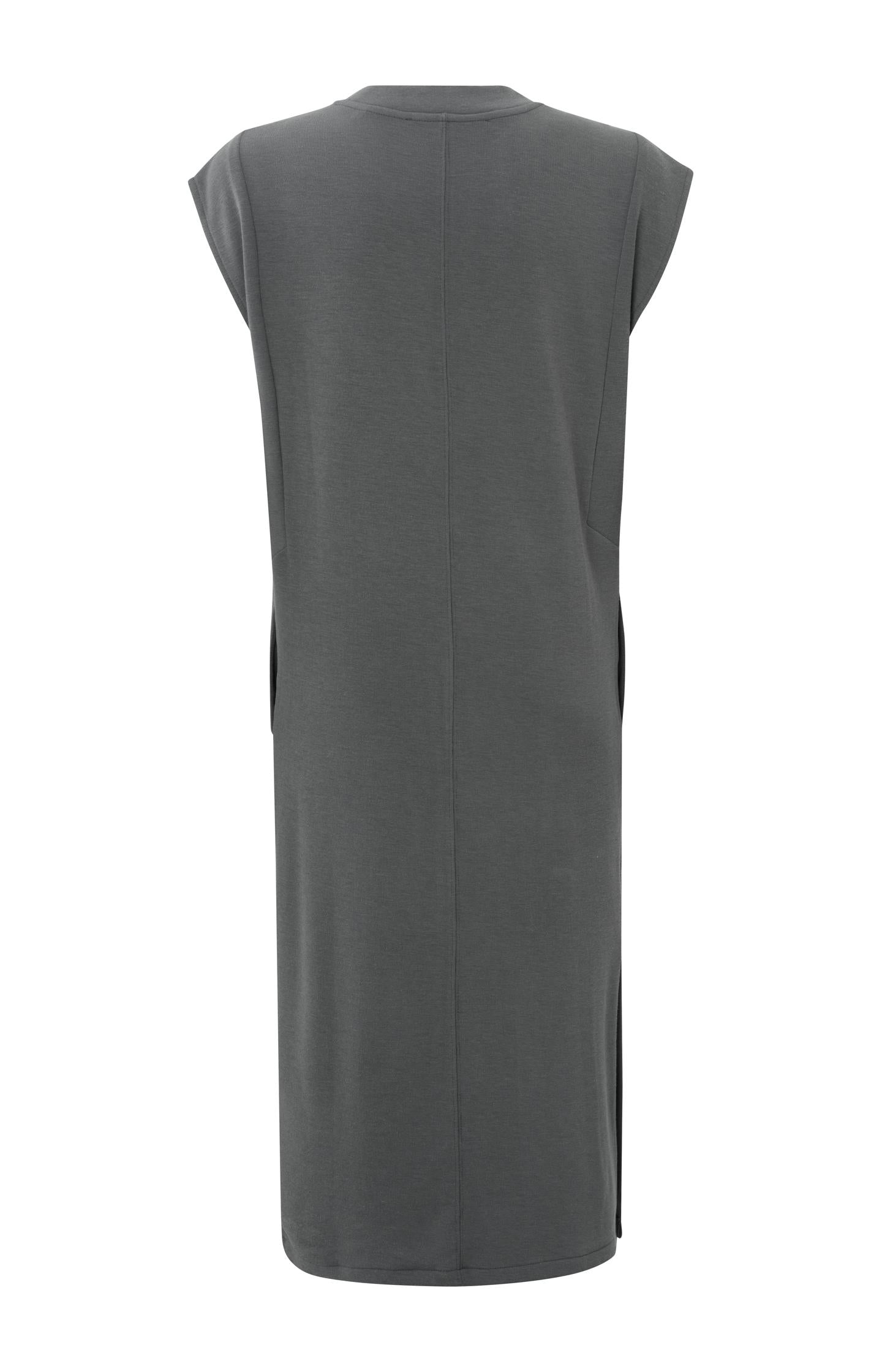 Sleeveless jersey dress with round neck, pockets and a slit