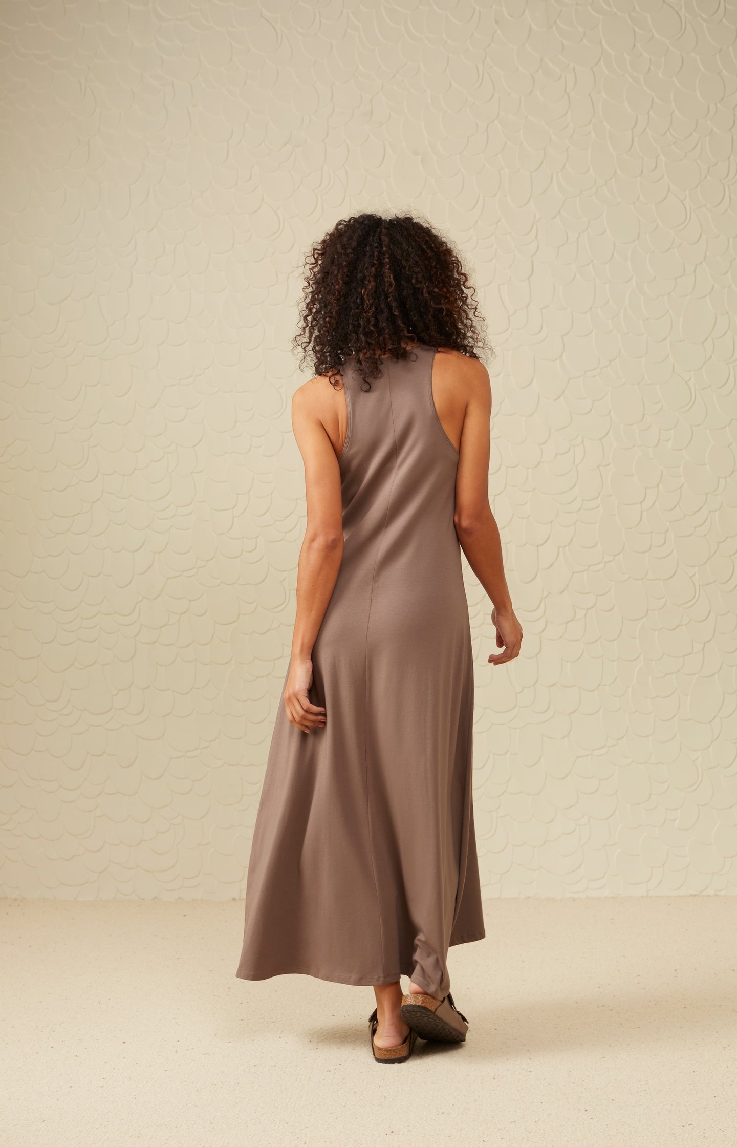 Sleeveless jersey maxi dress in free-flowing fit