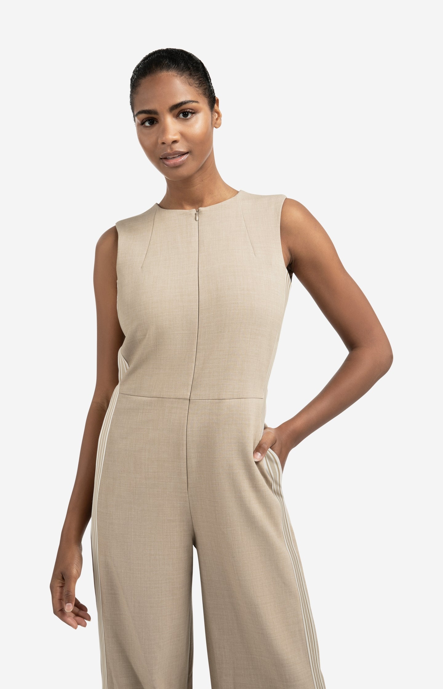 Sleeveless jumpsuit with wide legs and sporty stripe
